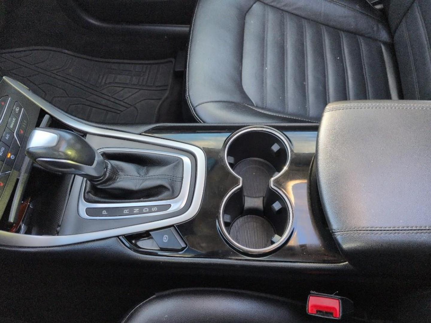 2015 WHITE Ford Edge SEL (2FMTK4J87FB) with an V6, 3.5L engine, Automatic transmission, located at 10890 W. Colfax Ave., Lakewood, CO, 80215, (303) 274-7692, 39.739914, -105.120132 - Photo#13