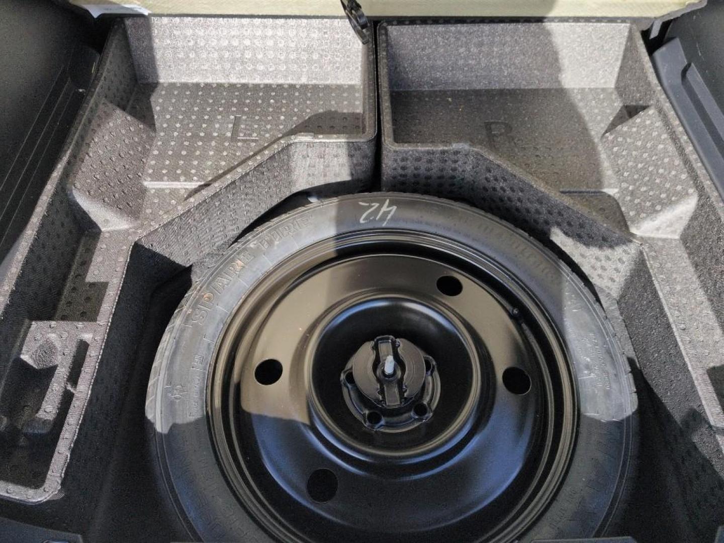 2015 WHITE Ford Edge SEL (2FMTK4J87FB) with an V6, 3.5L engine, Automatic transmission, located at 10890 W. Colfax Ave., Lakewood, CO, 80215, (303) 274-7692, 39.739914, -105.120132 - Photo#22