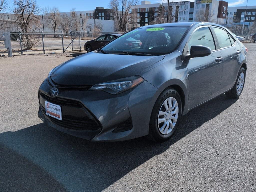 2019 GRAY Toyota Corolla SE CVT (2T1BURHE9KC) with an 4 Cyl, 1.8L engine, Automatic transmission, located at 10890 W. Colfax Ave., Lakewood, CO, 80215, (303) 274-7692, 39.739914, -105.120132 - Photo#0