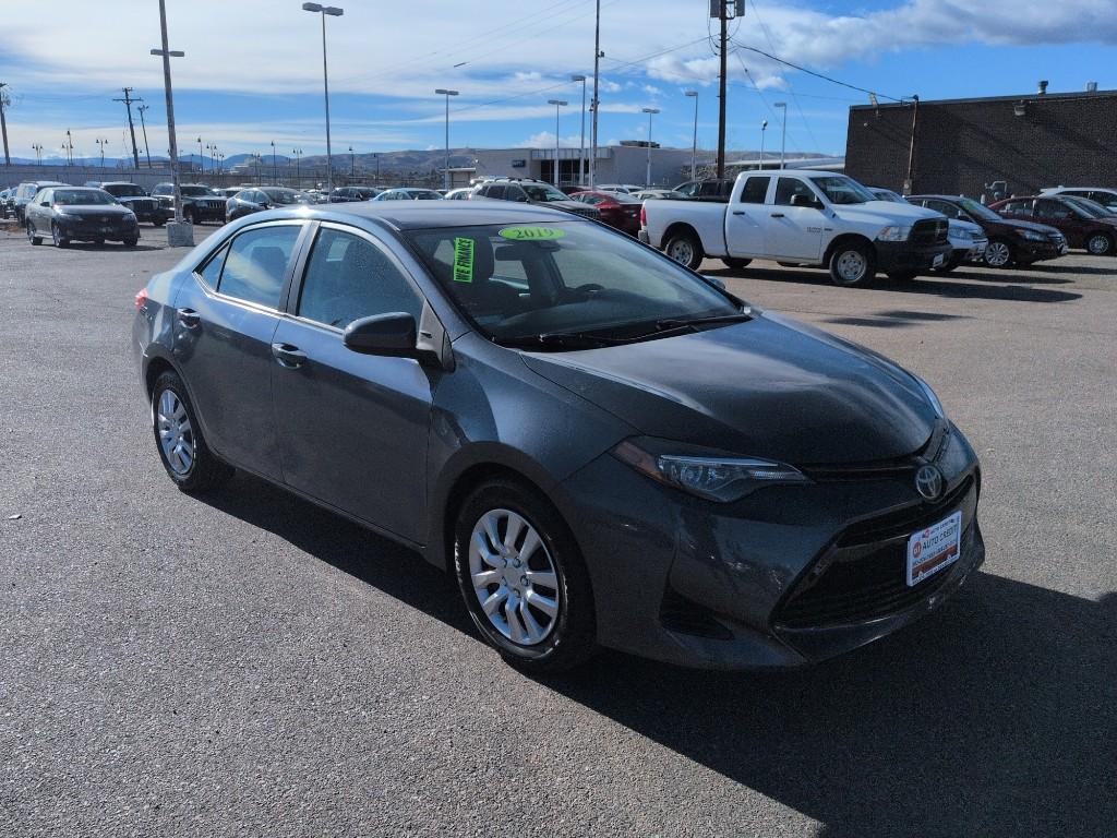 2019 GRAY Toyota Corolla SE CVT (2T1BURHE9KC) with an 4 Cyl, 1.8L engine, Automatic transmission, located at 10890 W. Colfax Ave., Lakewood, CO, 80215, (303) 274-7692, 39.739914, -105.120132 - Photo#2
