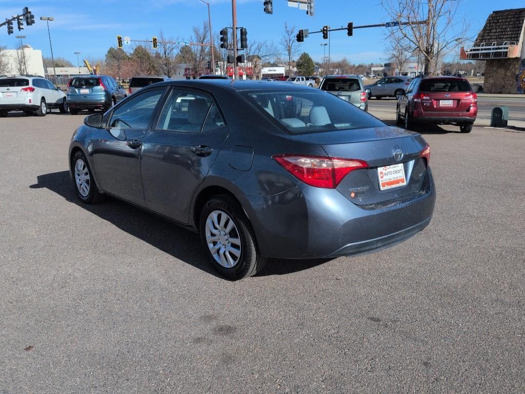 2019 GRAY Toyota Corolla SE CVT (2T1BURHE9KC) with an 4 Cyl, 1.8L engine, Automatic transmission, located at 10890 W. Colfax Ave., Lakewood, CO, 80215, (303) 274-7692, 39.739914, -105.120132 - Photo#6