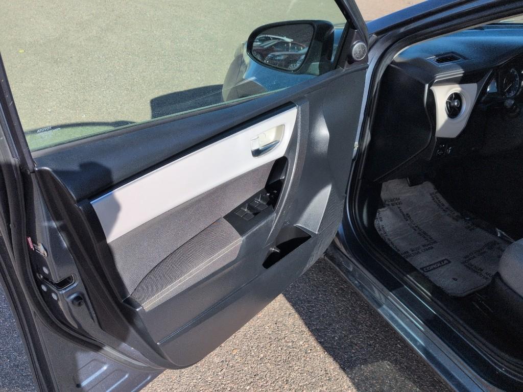 2019 GRAY Toyota Corolla SE CVT (2T1BURHE9KC) with an 4 Cyl, 1.8L engine, Automatic transmission, located at 10890 W. Colfax Ave., Lakewood, CO, 80215, (303) 274-7692, 39.739914, -105.120132 - Photo#8