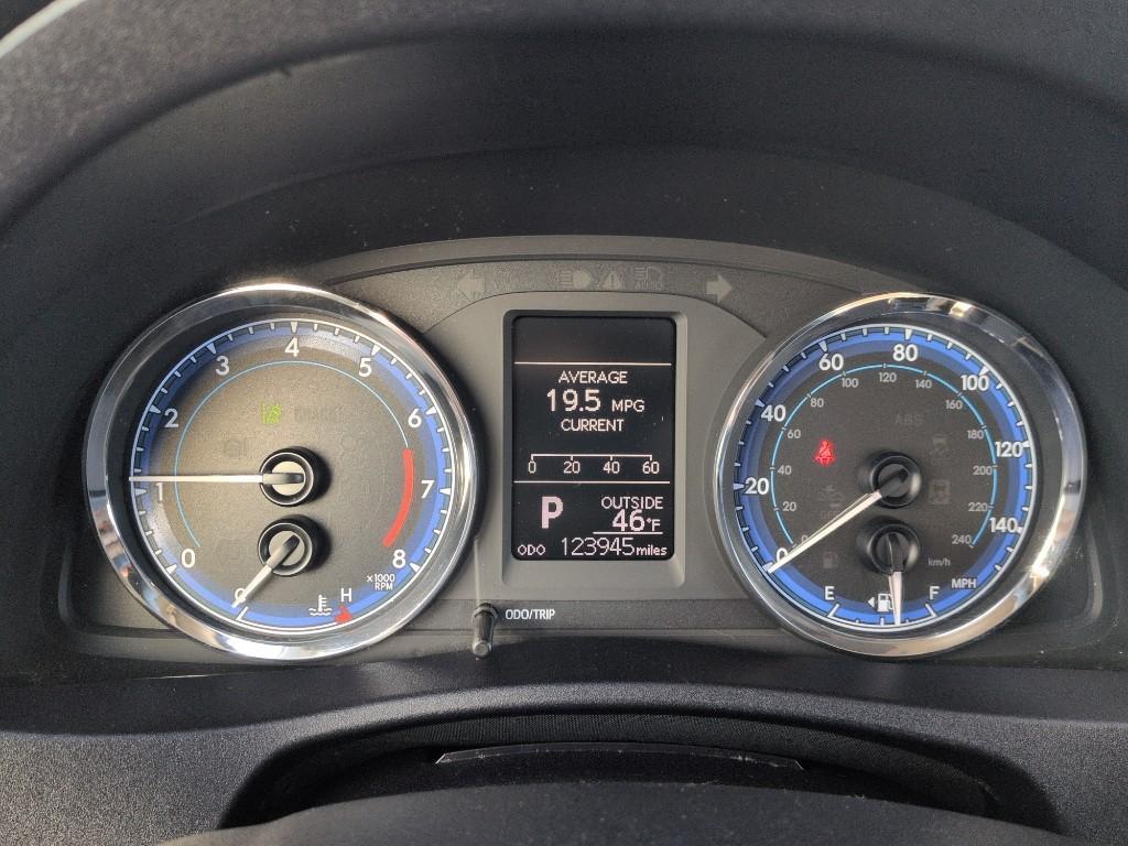 2019 GRAY Toyota Corolla SE CVT (2T1BURHE9KC) with an 4 Cyl, 1.8L engine, Automatic transmission, located at 10890 W. Colfax Ave., Lakewood, CO, 80215, (303) 274-7692, 39.739914, -105.120132 - Photo#11