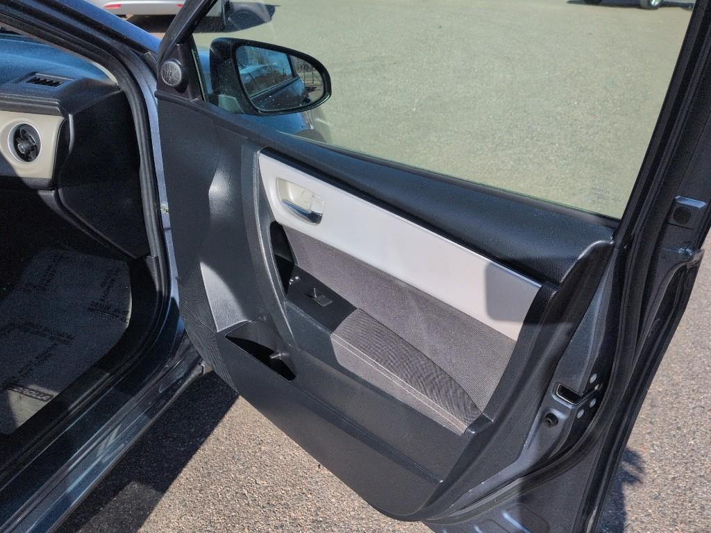 2019 GRAY Toyota Corolla SE CVT (2T1BURHE9KC) with an 4 Cyl, 1.8L engine, Automatic transmission, located at 10890 W. Colfax Ave., Lakewood, CO, 80215, (303) 274-7692, 39.739914, -105.120132 - Photo#16