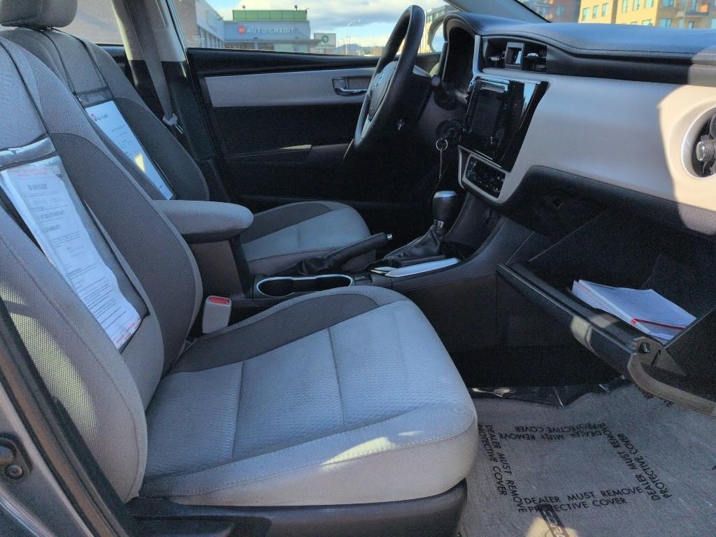 2019 GRAY Toyota Corolla SE CVT (2T1BURHE9KC) with an 4 Cyl, 1.8L engine, Automatic transmission, located at 10890 W. Colfax Ave., Lakewood, CO, 80215, (303) 274-7692, 39.739914, -105.120132 - Photo#17