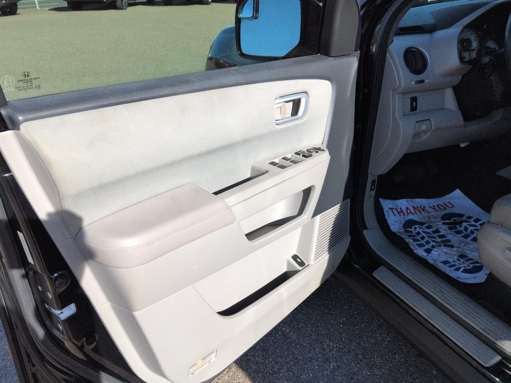 2013 BLACK Honda Pilot EX (5FNYF3H41DB) with an V6, 3.5L engine, Automatic transmission, located at 10890 W. Colfax Ave., Lakewood, CO, 80215, (303) 274-7692, 39.739914, -105.120132 - Photo#8