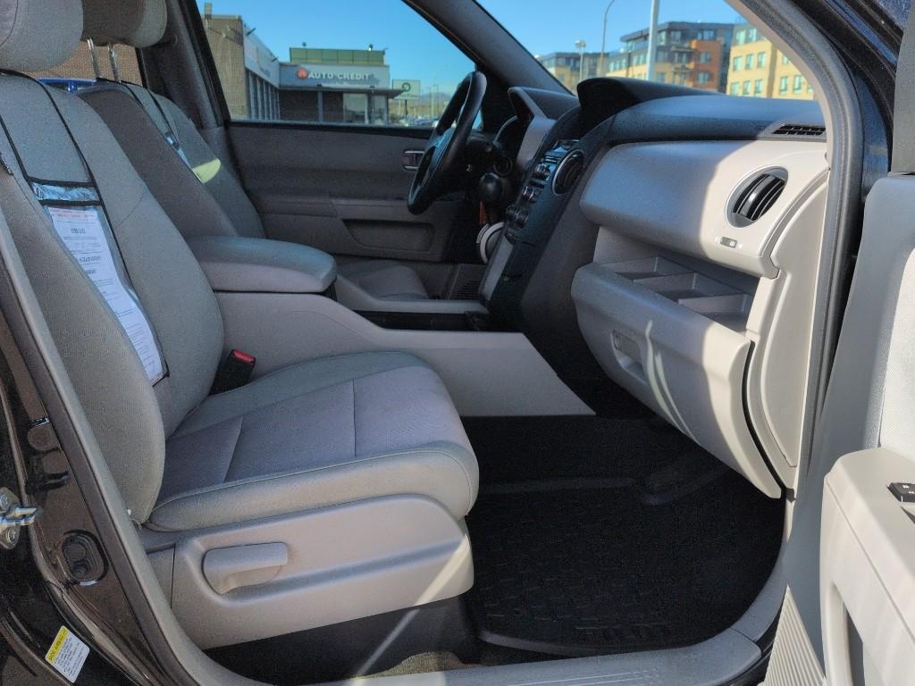 2013 BLACK Honda Pilot EX (5FNYF3H41DB) with an V6, 3.5L engine, Automatic transmission, located at 10890 W. Colfax Ave., Lakewood, CO, 80215, (303) 274-7692, 39.739914, -105.120132 - Photo#18