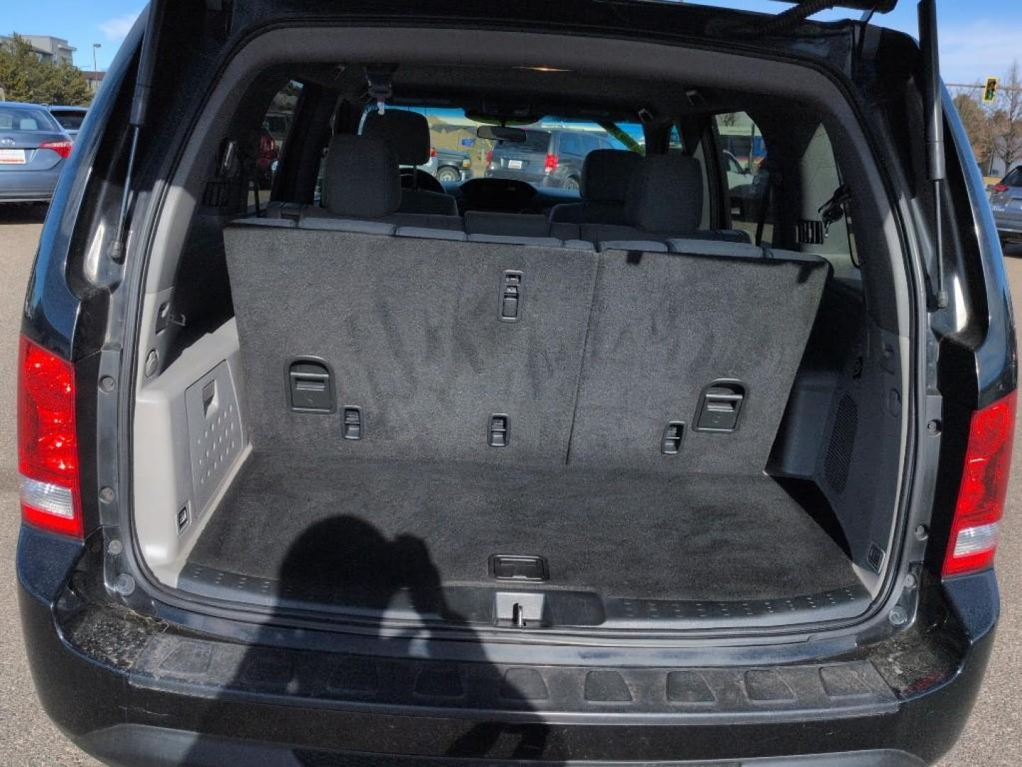 2013 BLACK Honda Pilot EX (5FNYF3H41DB) with an V6, 3.5L engine, Automatic transmission, located at 10890 W. Colfax Ave., Lakewood, CO, 80215, (303) 274-7692, 39.739914, -105.120132 - Photo#22