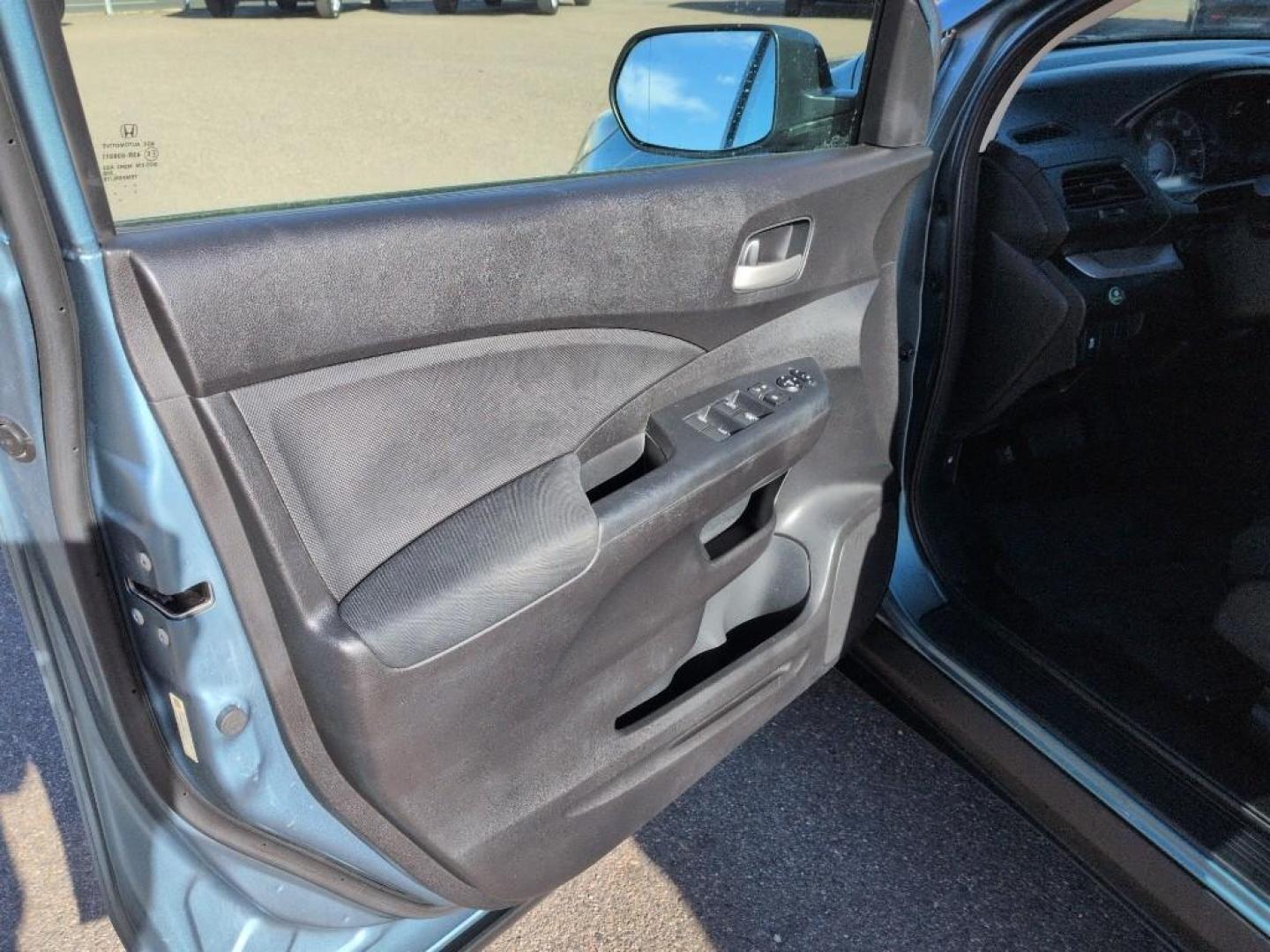 2013 GRAY Honda CR-V LX (5J6RM4H31DL) with an 4 Cyl, 2.4L engine, Automatic transmission, located at 10890 W. Colfax Ave., Lakewood, CO, 80215, (303) 274-7692, 39.739914, -105.120132 - Photo#8