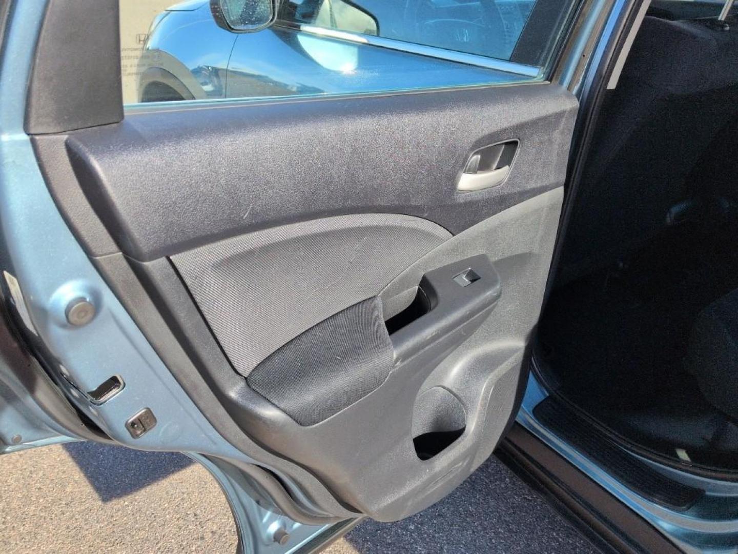 2013 GRAY Honda CR-V LX (5J6RM4H31DL) with an 4 Cyl, 2.4L engine, Automatic transmission, located at 10890 W. Colfax Ave., Lakewood, CO, 80215, (303) 274-7692, 39.739914, -105.120132 - Photo#14