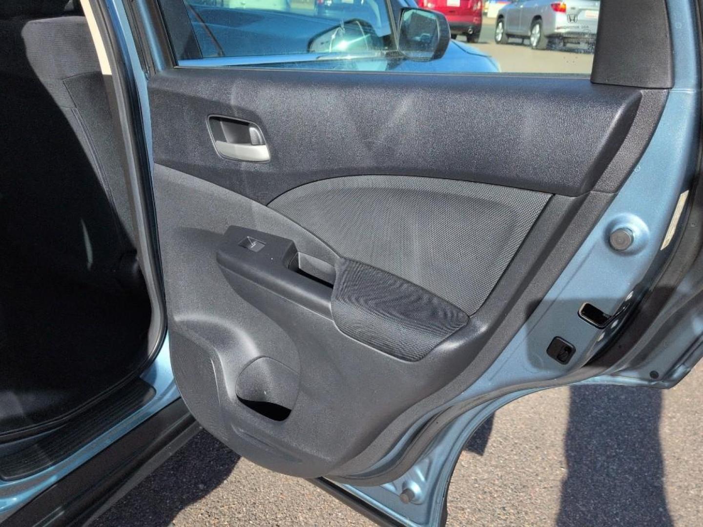 2013 GRAY Honda CR-V LX (5J6RM4H31DL) with an 4 Cyl, 2.4L engine, Automatic transmission, located at 10890 W. Colfax Ave., Lakewood, CO, 80215, (303) 274-7692, 39.739914, -105.120132 - Photo#18