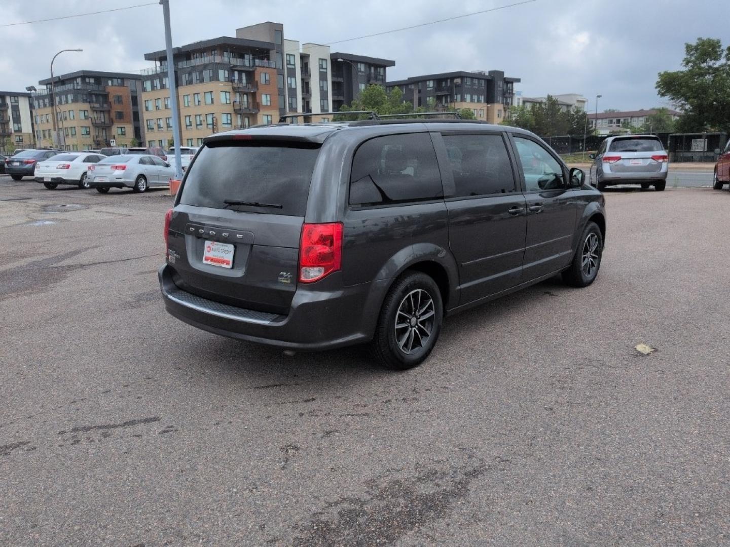 2016 GRAY Dodge Grand Caravan R/T (2C4RDGEG3GR) with an V6, 3.6L engine, Automatic transmission, located at 10890 W. Colfax Ave., Lakewood, CO, 80215, (303) 274-7692, 39.739914, -105.120132- Photo#4