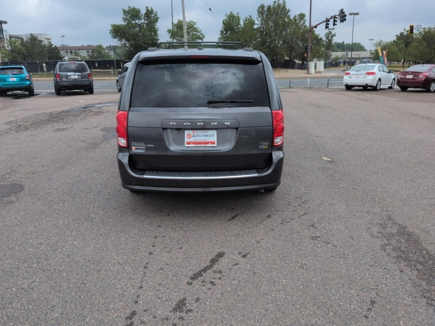 2016 GRAY Dodge Grand Caravan R/T (2C4RDGEG3GR) with an V6, 3.6L engine, Automatic transmission, located at 10890 W. Colfax Ave., Lakewood, CO, 80215, (303) 274-7692, 39.739914, -105.120132- Photo#5