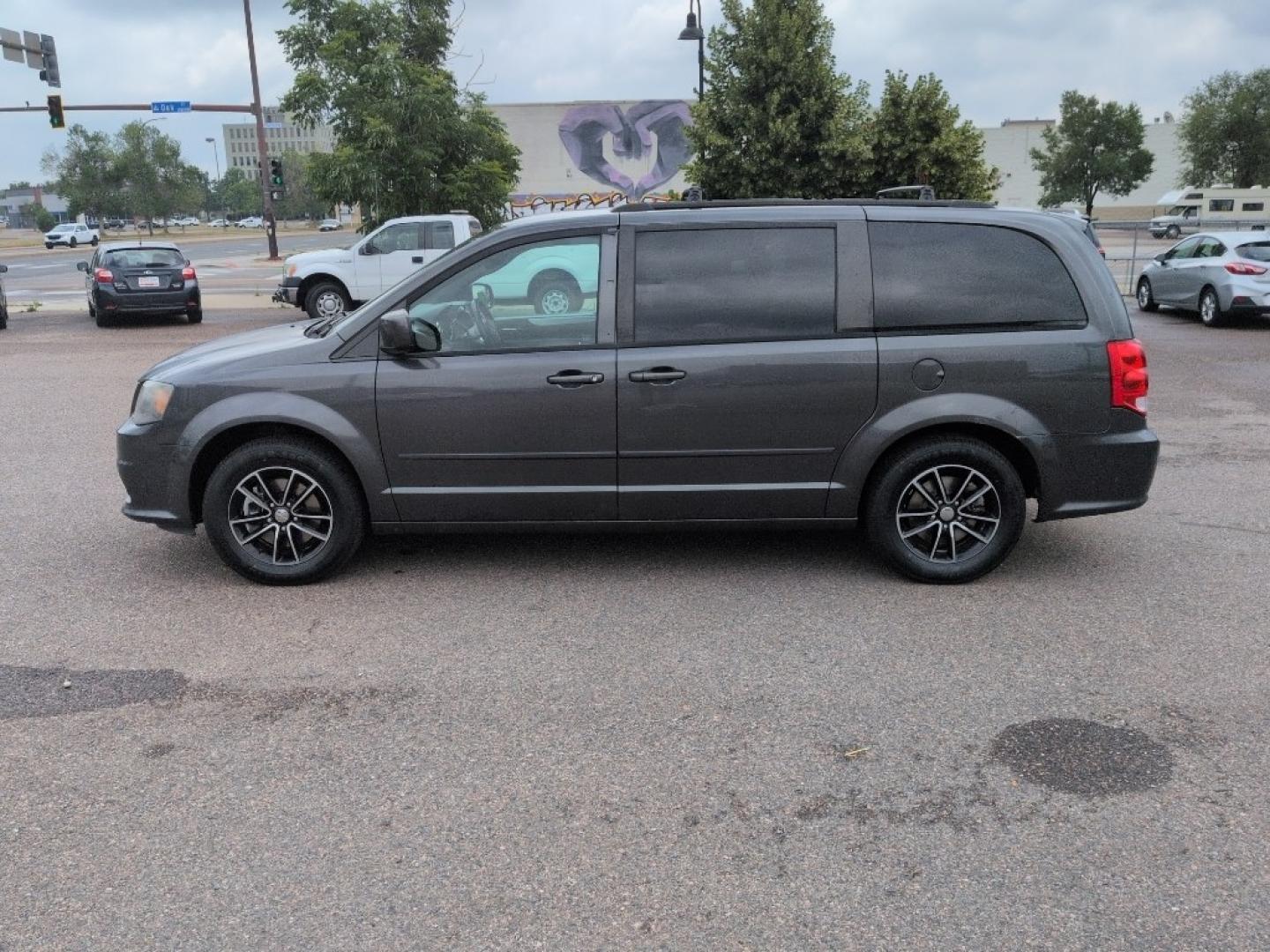 2016 GRAY Dodge Grand Caravan R/T (2C4RDGEG3GR) with an V6, 3.6L engine, Automatic transmission, located at 10890 W. Colfax Ave., Lakewood, CO, 80215, (303) 274-7692, 39.739914, -105.120132- Photo#7
