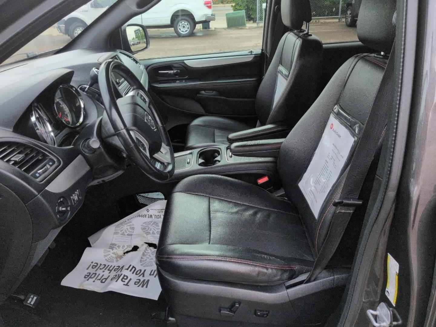 2016 GRAY Dodge Grand Caravan R/T (2C4RDGEG3GR) with an V6, 3.6L engine, Automatic transmission, located at 10890 W. Colfax Ave., Lakewood, CO, 80215, (303) 274-7692, 39.739914, -105.120132- Photo#9