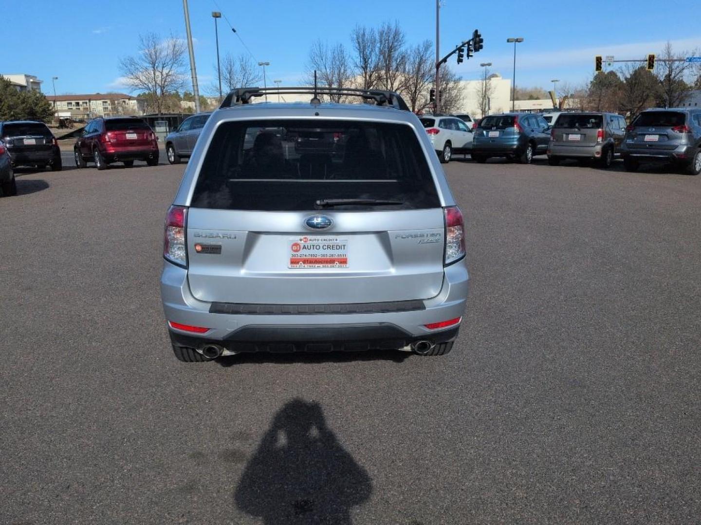 2011 SILVER Subaru Forester 2.5X Limited (JF2SHAEC0BH) with an 4 Cyl, 2.5L engine, Automatic transmission, located at 10890 W. Colfax Ave., Lakewood, CO, 80215, (303) 274-7692, 39.739914, -105.120132 - Photo#5