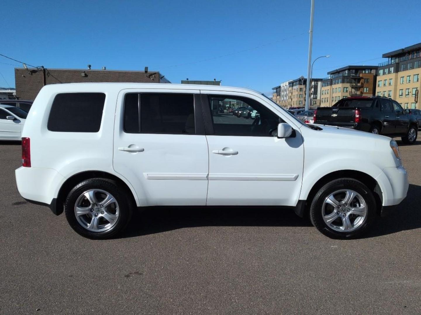 2013 WHITE Honda Pilot EX (5FNYF4H43DB) with an V6, 3.5L engine, Automatic transmission, located at 10890 W. Colfax Ave., Lakewood, CO, 80215, (303) 274-7692, 39.739914, -105.120132 - Photo#3