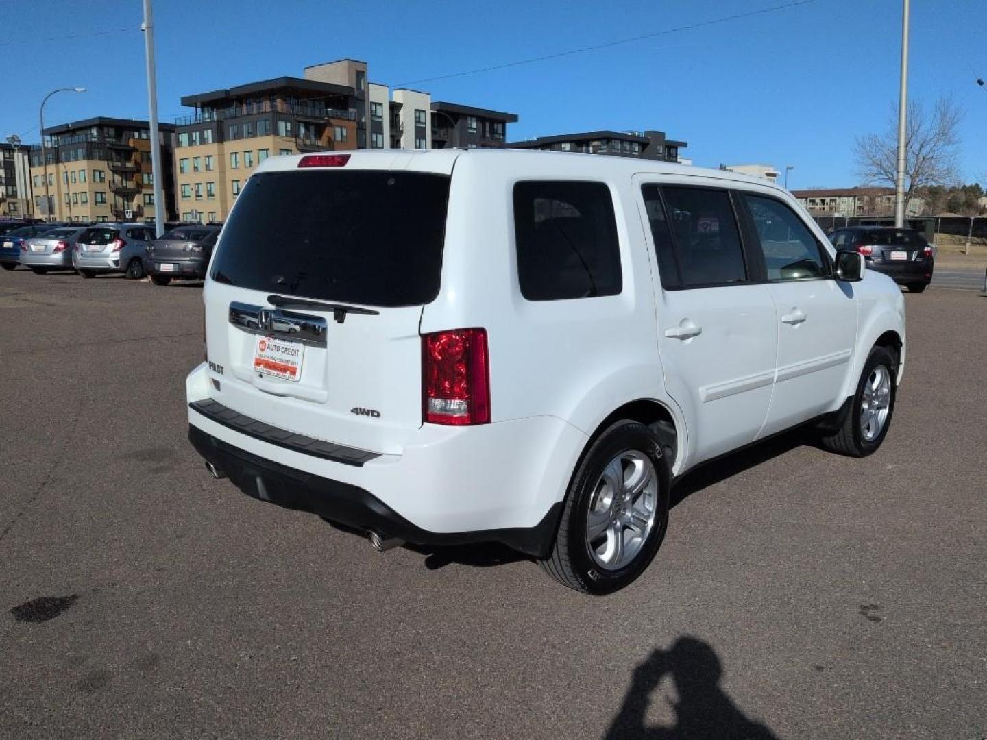2013 WHITE Honda Pilot EX (5FNYF4H43DB) with an V6, 3.5L engine, Automatic transmission, located at 10890 W. Colfax Ave., Lakewood, CO, 80215, (303) 274-7692, 39.739914, -105.120132 - Photo#4