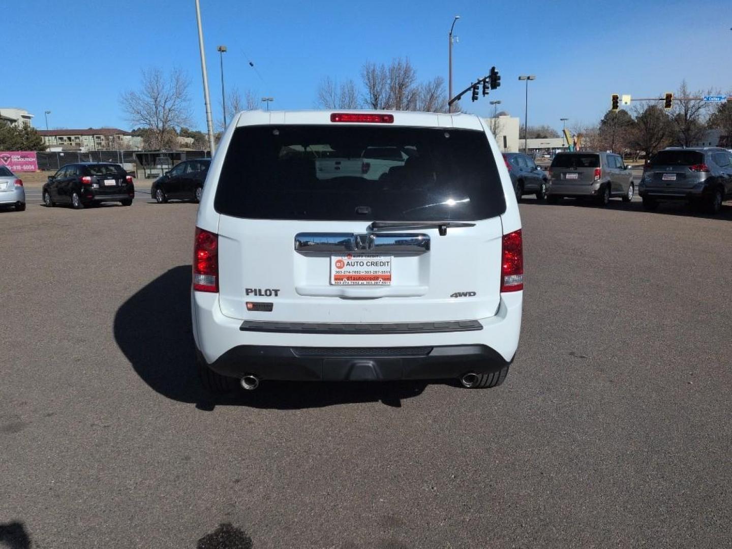 2013 WHITE Honda Pilot EX (5FNYF4H43DB) with an V6, 3.5L engine, Automatic transmission, located at 10890 W. Colfax Ave., Lakewood, CO, 80215, (303) 274-7692, 39.739914, -105.120132 - Photo#5