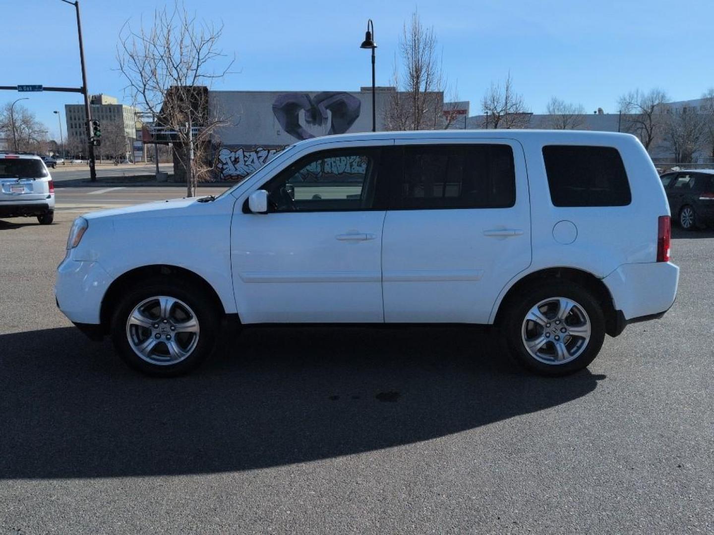 2013 WHITE Honda Pilot EX (5FNYF4H43DB) with an V6, 3.5L engine, Automatic transmission, located at 10890 W. Colfax Ave., Lakewood, CO, 80215, (303) 274-7692, 39.739914, -105.120132 - Photo#7