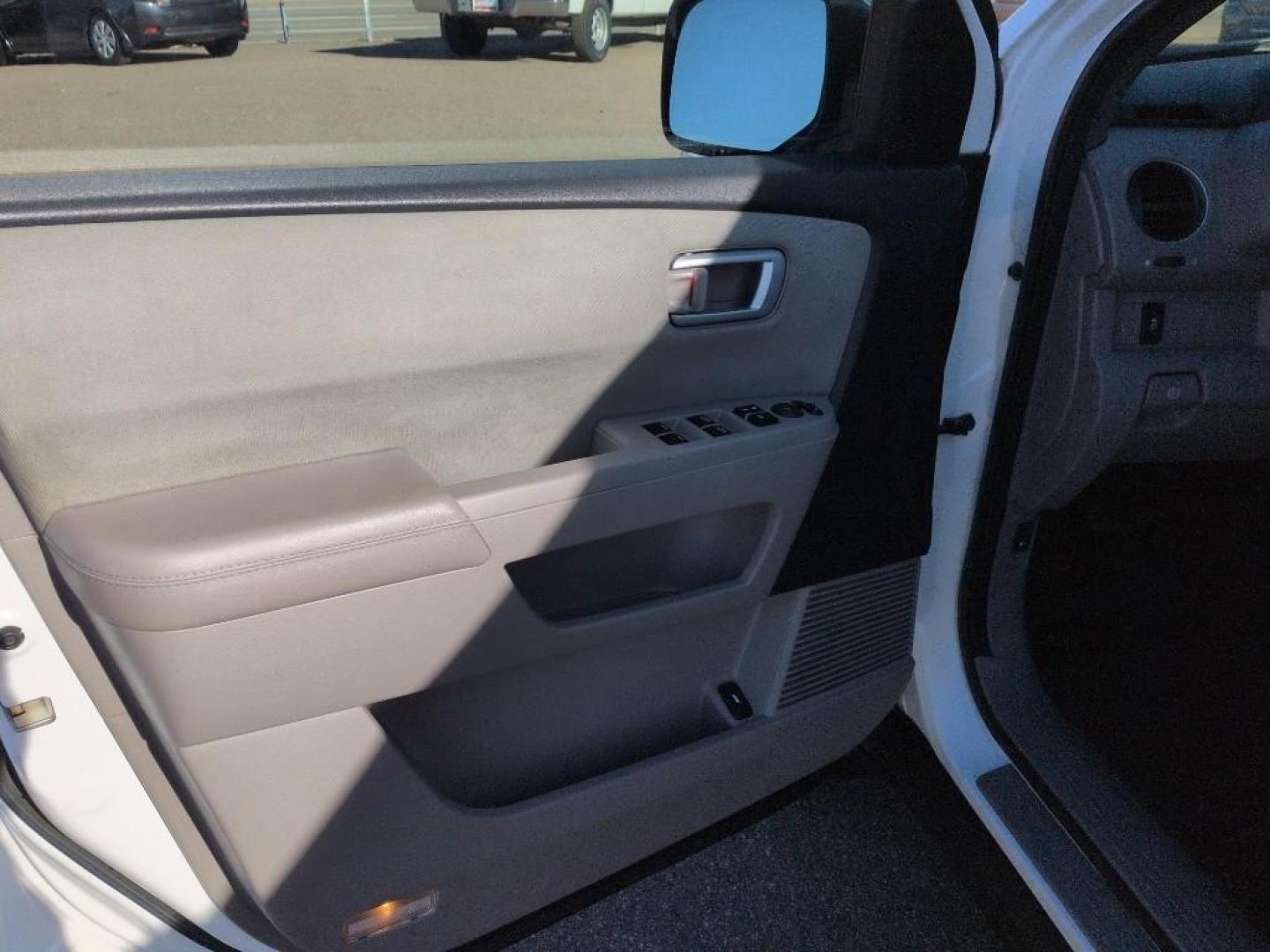 2013 WHITE Honda Pilot EX (5FNYF4H43DB) with an V6, 3.5L engine, Automatic transmission, located at 10890 W. Colfax Ave., Lakewood, CO, 80215, (303) 274-7692, 39.739914, -105.120132 - Photo#8