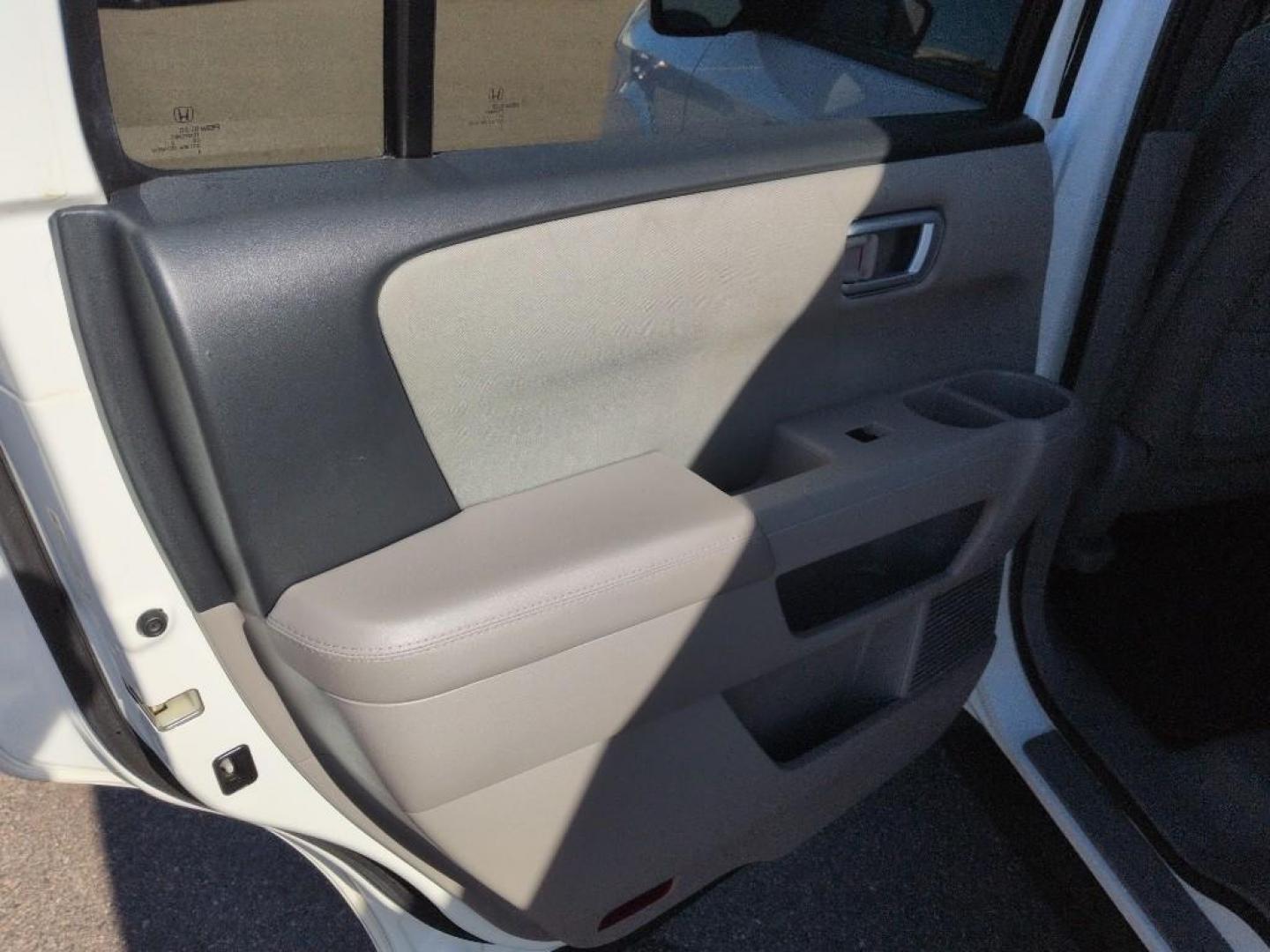 2013 WHITE Honda Pilot EX (5FNYF4H43DB) with an V6, 3.5L engine, Automatic transmission, located at 10890 W. Colfax Ave., Lakewood, CO, 80215, (303) 274-7692, 39.739914, -105.120132 - Photo#14