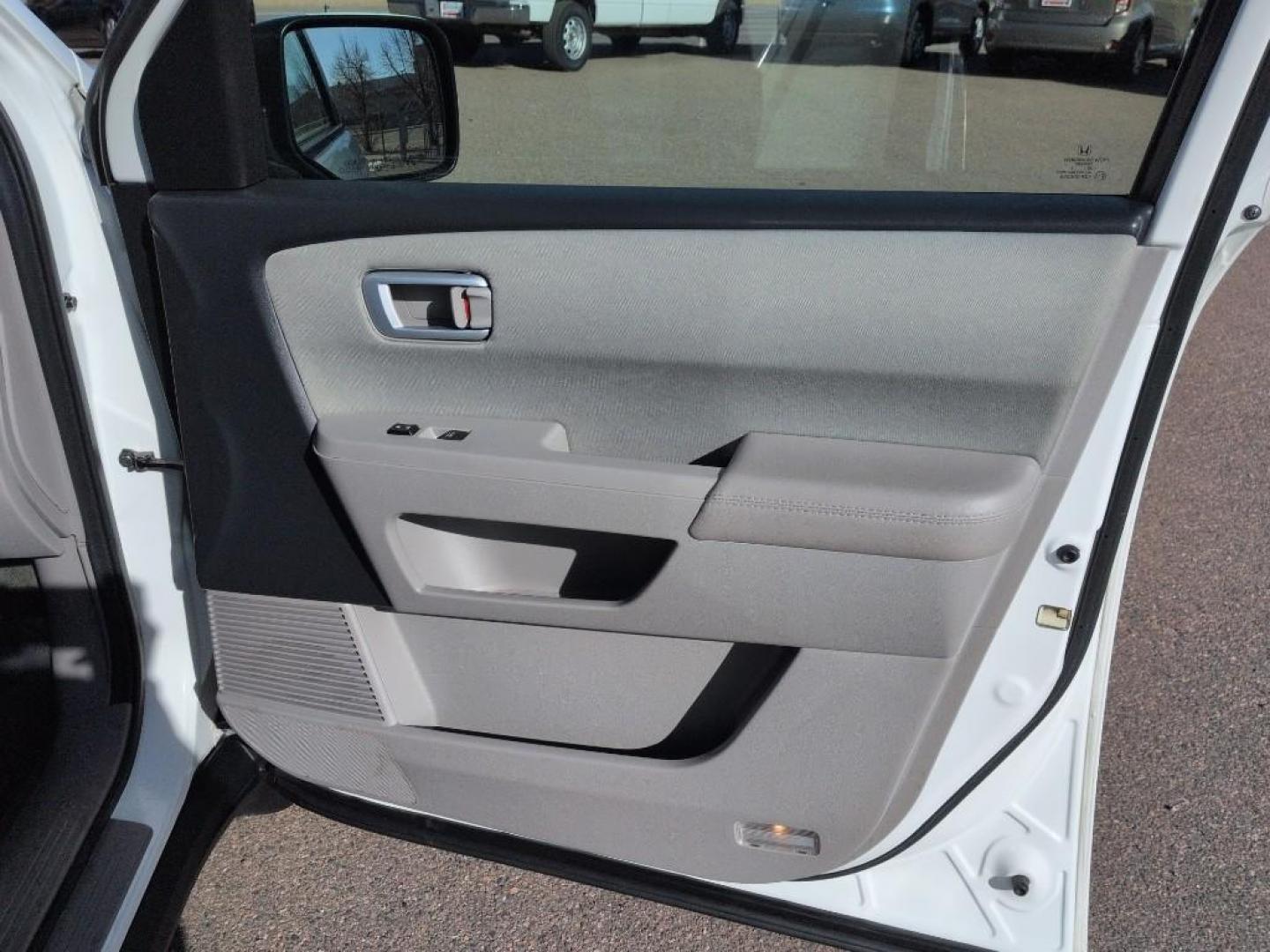 2013 WHITE Honda Pilot EX (5FNYF4H43DB) with an V6, 3.5L engine, Automatic transmission, located at 10890 W. Colfax Ave., Lakewood, CO, 80215, (303) 274-7692, 39.739914, -105.120132 - Photo#17