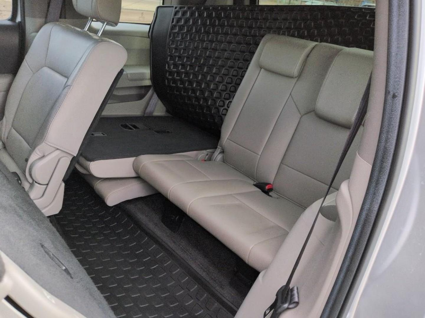 2012 GRAY Honda Pilot EXL (5FNYF4H53CB) with an V6, 3.5L engine, Automatic transmission, located at 10890 W. Colfax Ave., Lakewood, CO, 80215, (303) 274-7692, 39.739914, -105.120132 - Photo#18