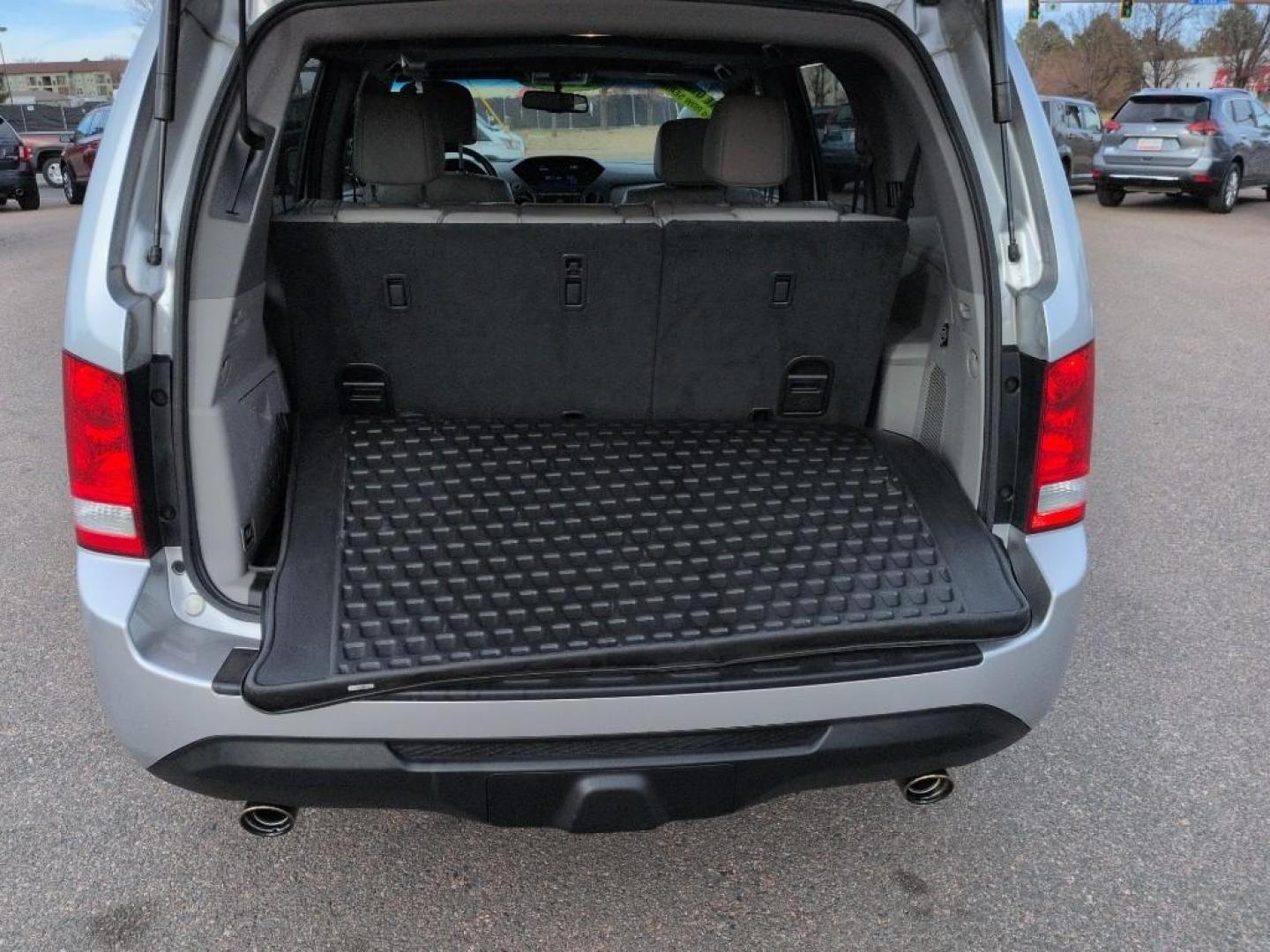 2012 GRAY Honda Pilot EXL (5FNYF4H53CB) with an V6, 3.5L engine, Automatic transmission, located at 10890 W. Colfax Ave., Lakewood, CO, 80215, (303) 274-7692, 39.739914, -105.120132 - Photo#25