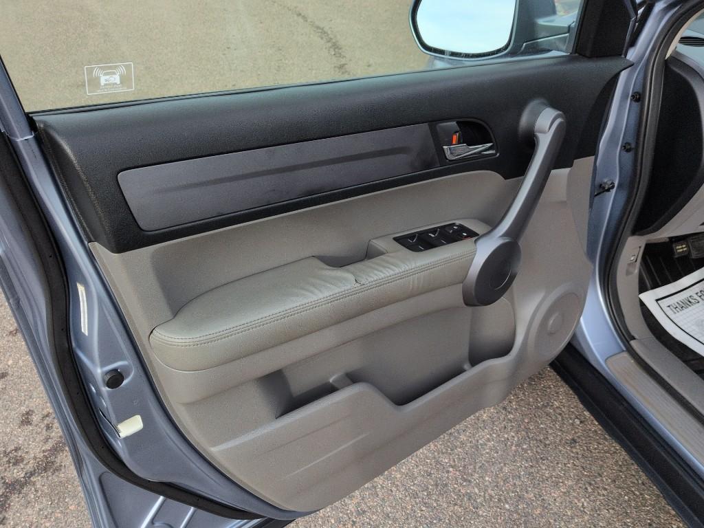 2008 GRAY Honda CR-V EX-L (JHLRE48748C) with an 4 Cyl, 2.4L engine, Automatic transmission, located at 10890 W. Colfax Ave., Lakewood, CO, 80215, (303) 274-7692, 39.739914, -105.120132 - Photo#8