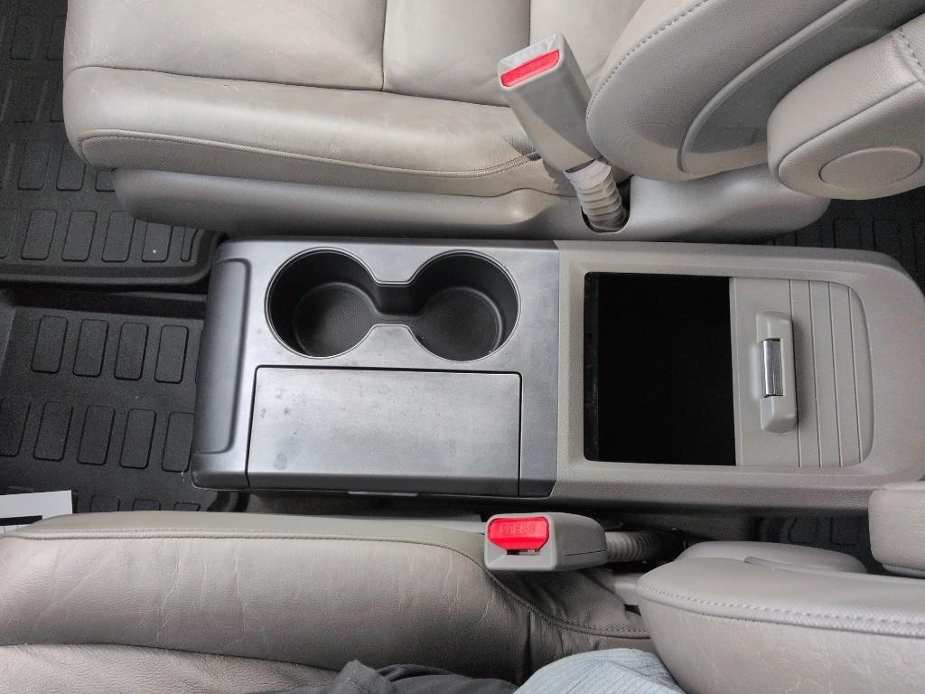 2008 GRAY Honda CR-V EX-L (JHLRE48748C) with an 4 Cyl, 2.4L engine, Automatic transmission, located at 10890 W. Colfax Ave., Lakewood, CO, 80215, (303) 274-7692, 39.739914, -105.120132 - Photo#13