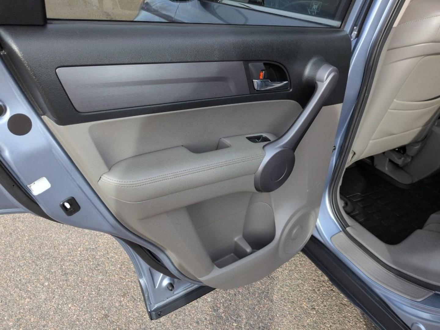 2008 GRAY Honda CR-V EX-L (JHLRE48748C) with an 4 Cyl, 2.4L engine, Automatic transmission, located at 10890 W. Colfax Ave., Lakewood, CO, 80215, (303) 274-7692, 39.739914, -105.120132 - Photo#16