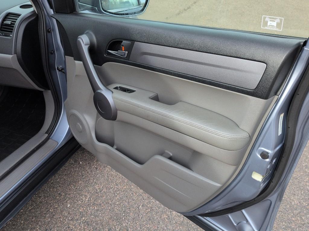 2008 GRAY Honda CR-V EX-L (JHLRE48748C) with an 4 Cyl, 2.4L engine, Automatic transmission, located at 10890 W. Colfax Ave., Lakewood, CO, 80215, (303) 274-7692, 39.739914, -105.120132 - Photo#18