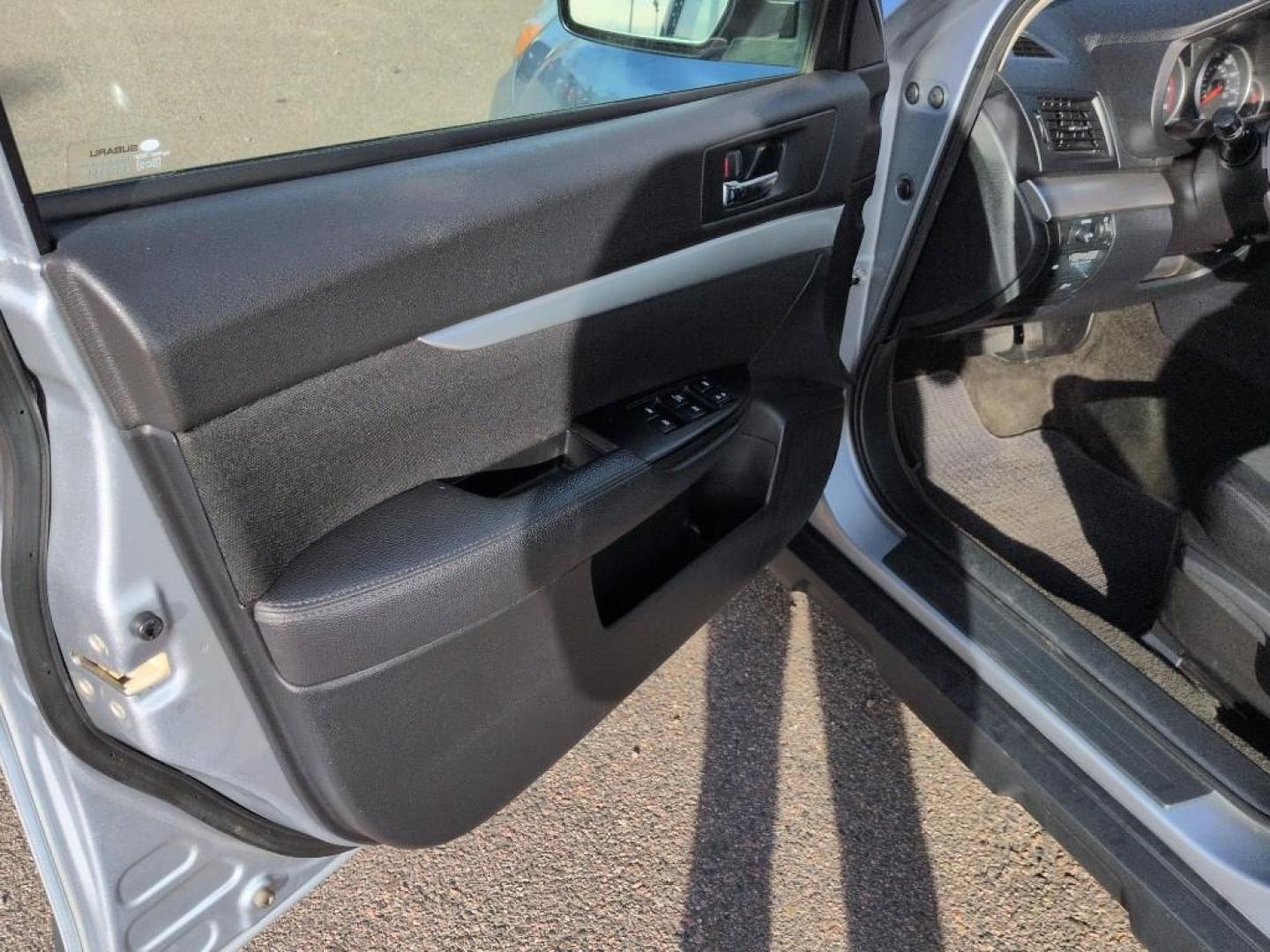 2014 SILVER Subaru Outback 2.5i (4S4BRCAC4E3) with an 4 Cyl, 2.5L engine, Automatic transmission, located at 10890 W. Colfax Ave., Lakewood, CO, 80215, (303) 274-7692, 39.739914, -105.120132 - Photo#8