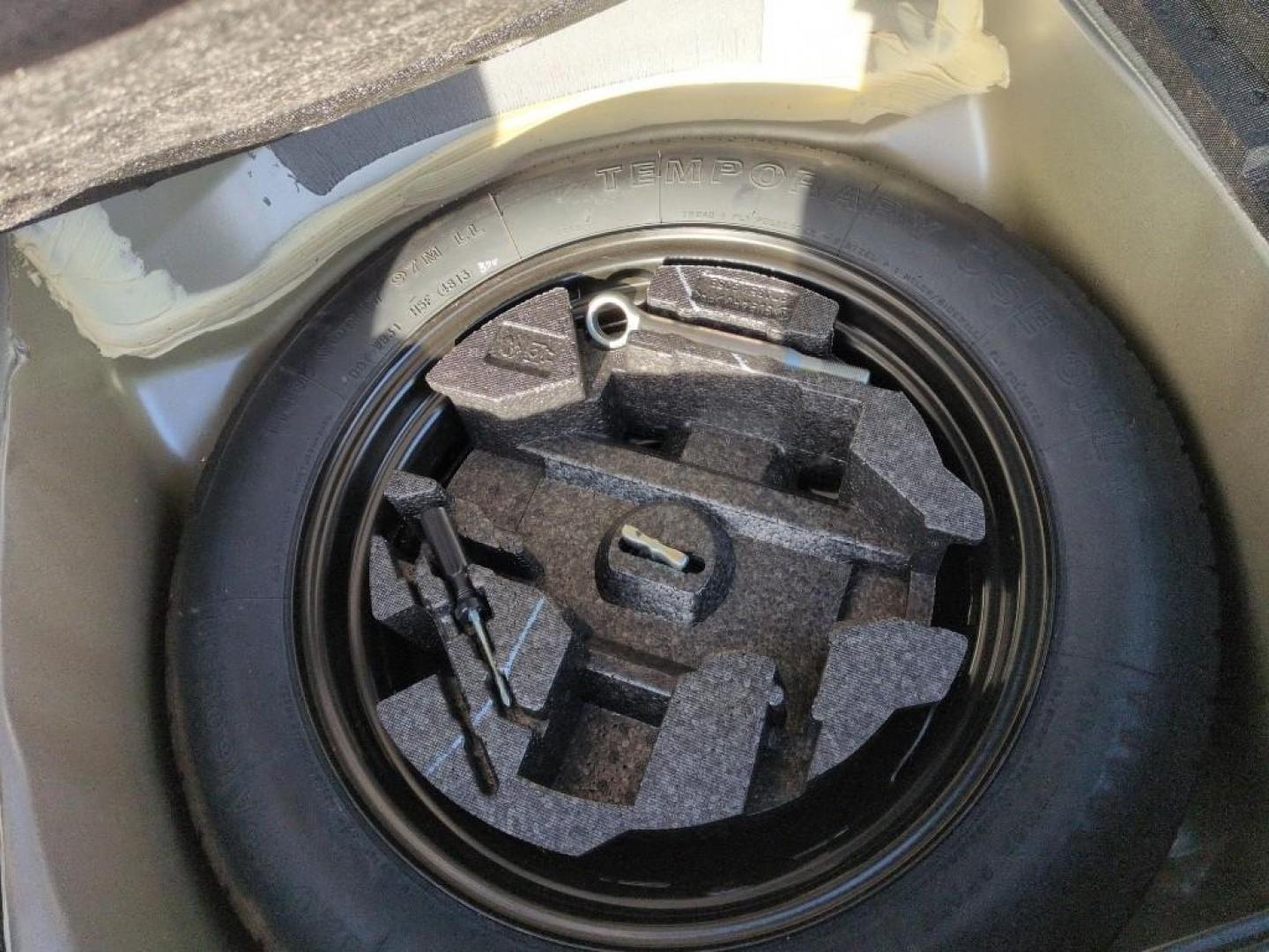 2014 SILVER Subaru Outback 2.5i (4S4BRCAC4E3) with an 4 Cyl, 2.5L engine, Automatic transmission, located at 10890 W. Colfax Ave., Lakewood, CO, 80215, (303) 274-7692, 39.739914, -105.120132 - Photo#22