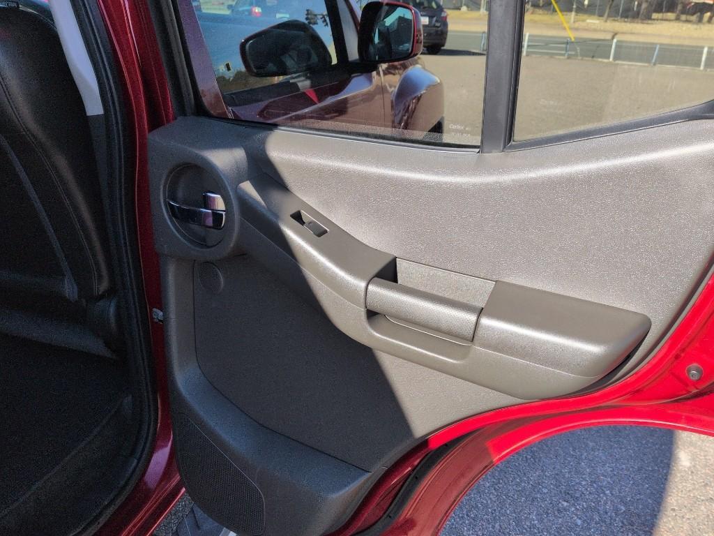 2010 RED Nissan Xterra X 4WD (5N1AN0NW4AC) with an V6, 4.0L engine, Automatic transmission, located at 10890 W. Colfax Ave., Lakewood, CO, 80215, (303) 274-7692, 39.739914, -105.120132 - Photo#18