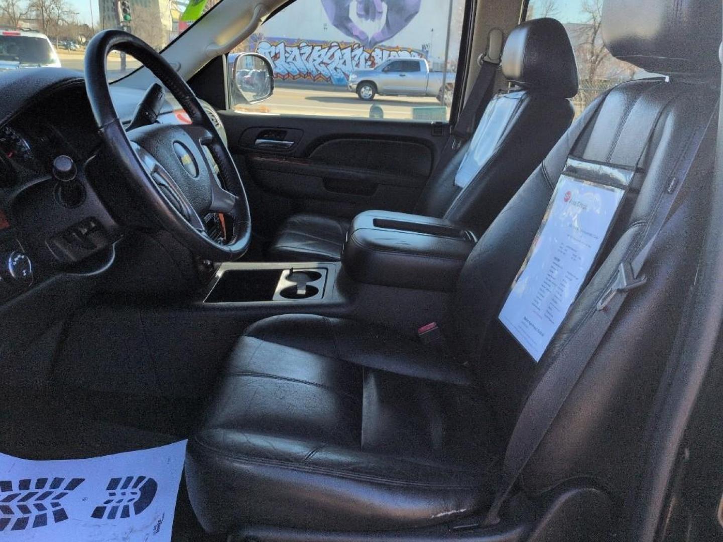 2011 BLACK Chevrolet Avalanche LT (3GNTKFE30BG) with an V8, 5.3L engine, Automatic transmission, located at 10890 W. Colfax Ave., Lakewood, CO, 80215, (303) 274-7692, 39.739914, -105.120132- Photo#9