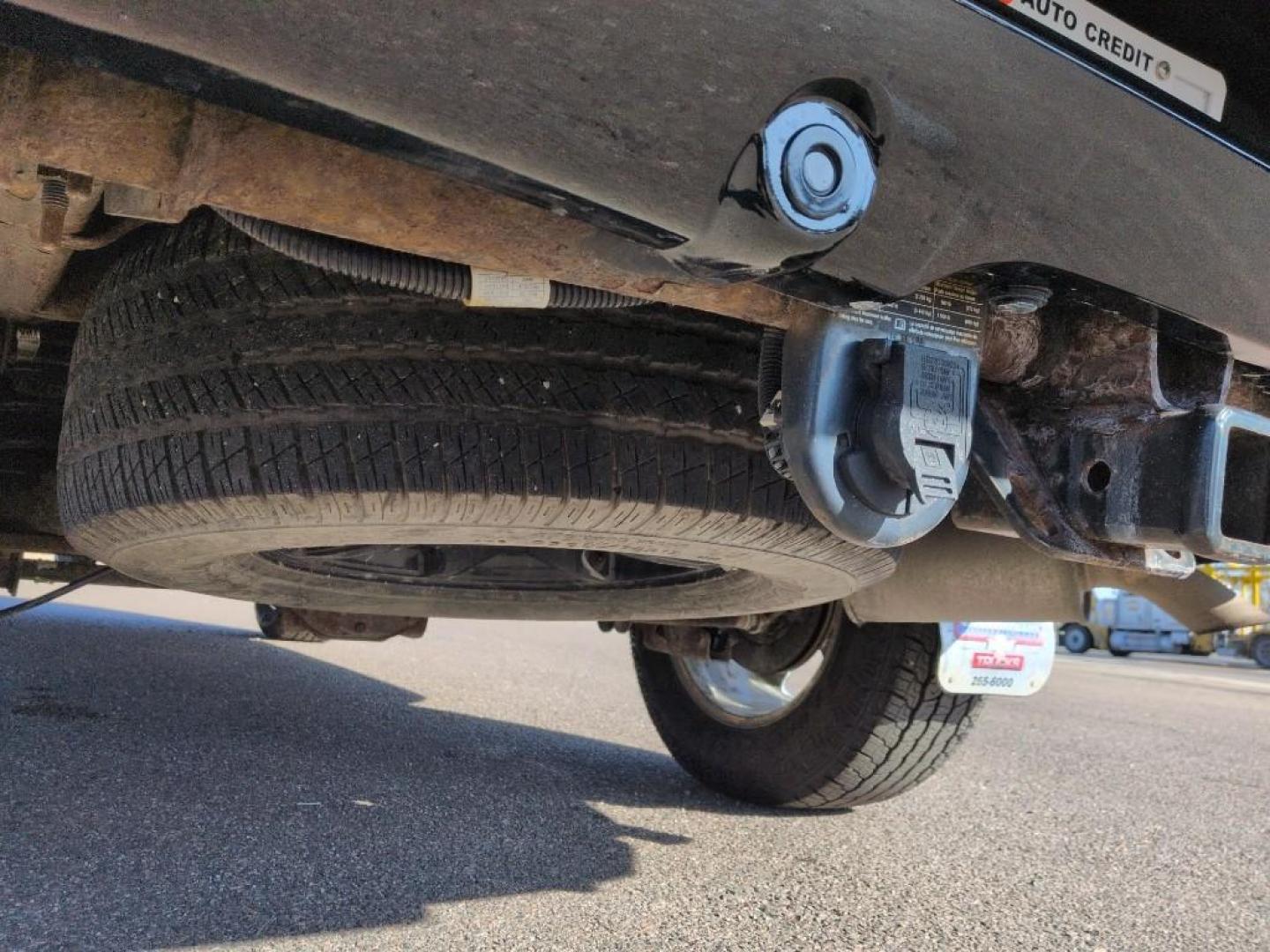 2011 BLACK Chevrolet Avalanche LT (3GNTKFE30BG) with an V8, 5.3L engine, Automatic transmission, located at 10890 W. Colfax Ave., Lakewood, CO, 80215, (303) 274-7692, 39.739914, -105.120132- Photo#21