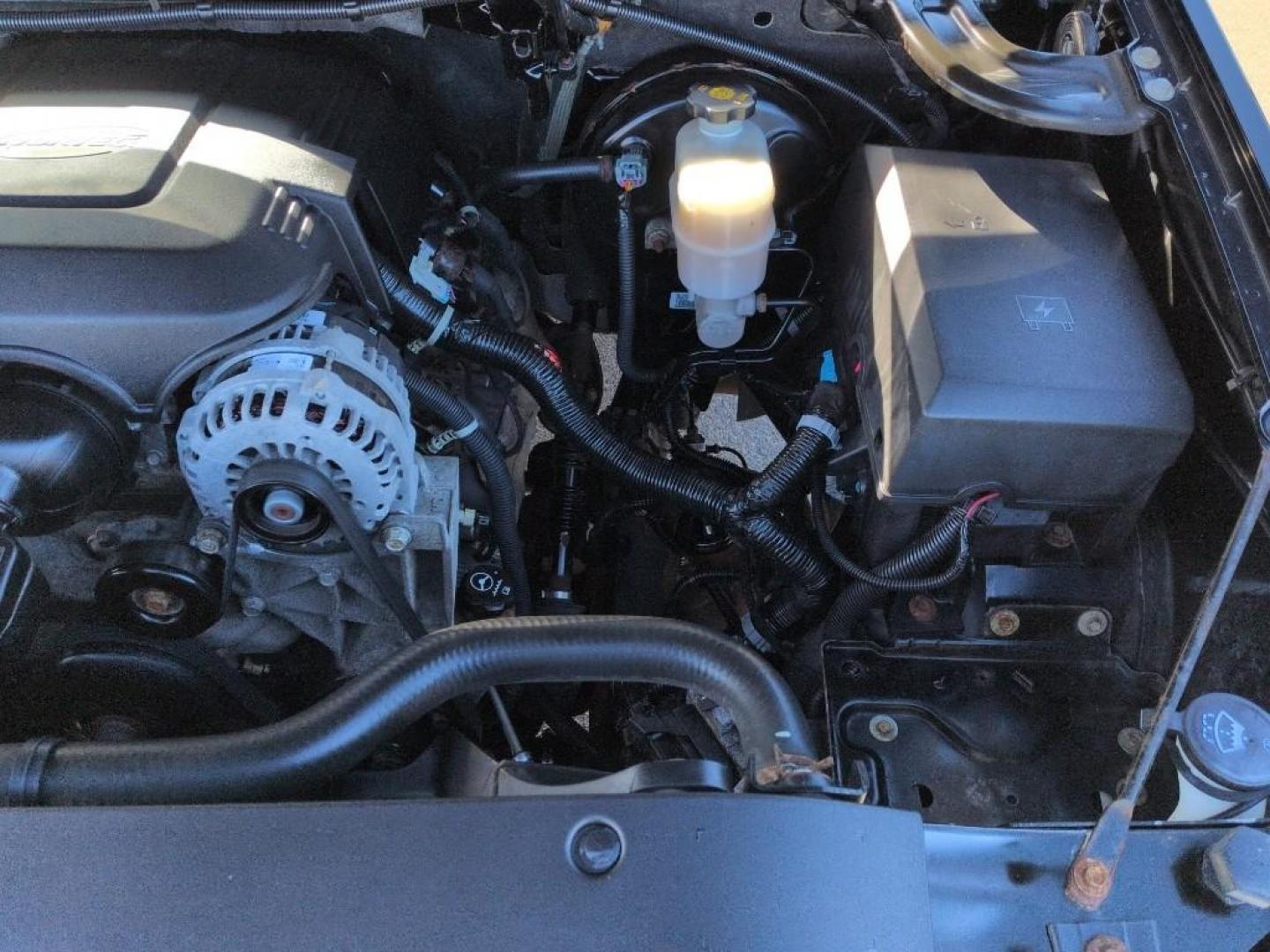2011 BLACK Chevrolet Avalanche LT (3GNTKFE30BG) with an V8, 5.3L engine, Automatic transmission, located at 10890 W. Colfax Ave., Lakewood, CO, 80215, (303) 274-7692, 39.739914, -105.120132- Photo#24