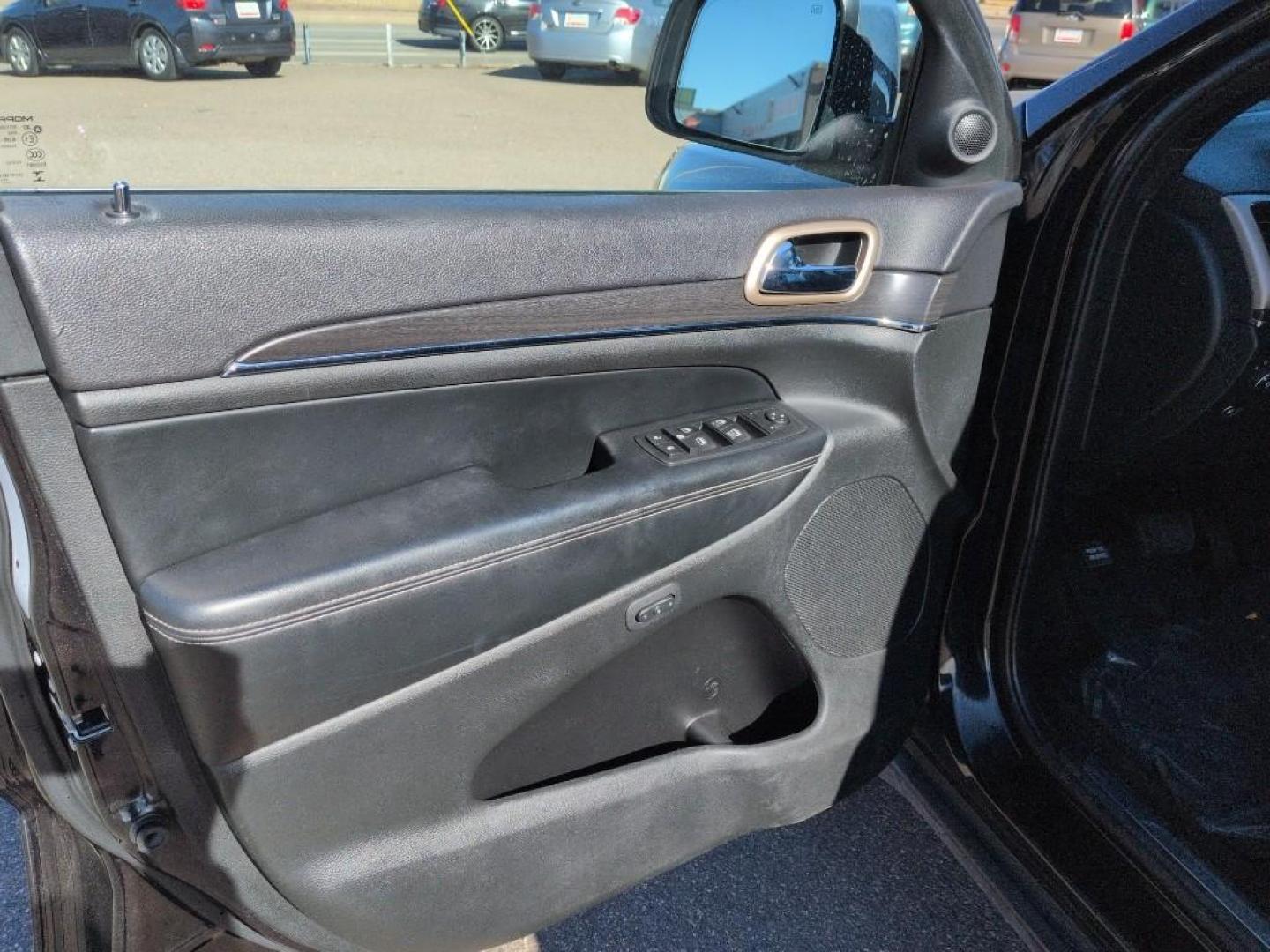 2015 BLACK Jeep Grand Cherokee Limited (1C4RJFBG9FC) with an V6, 3.6L engine, Automatic transmission, located at 10890 W. Colfax Ave., Lakewood, CO, 80215, (303) 274-7692, 39.739914, -105.120132 - Photo#8