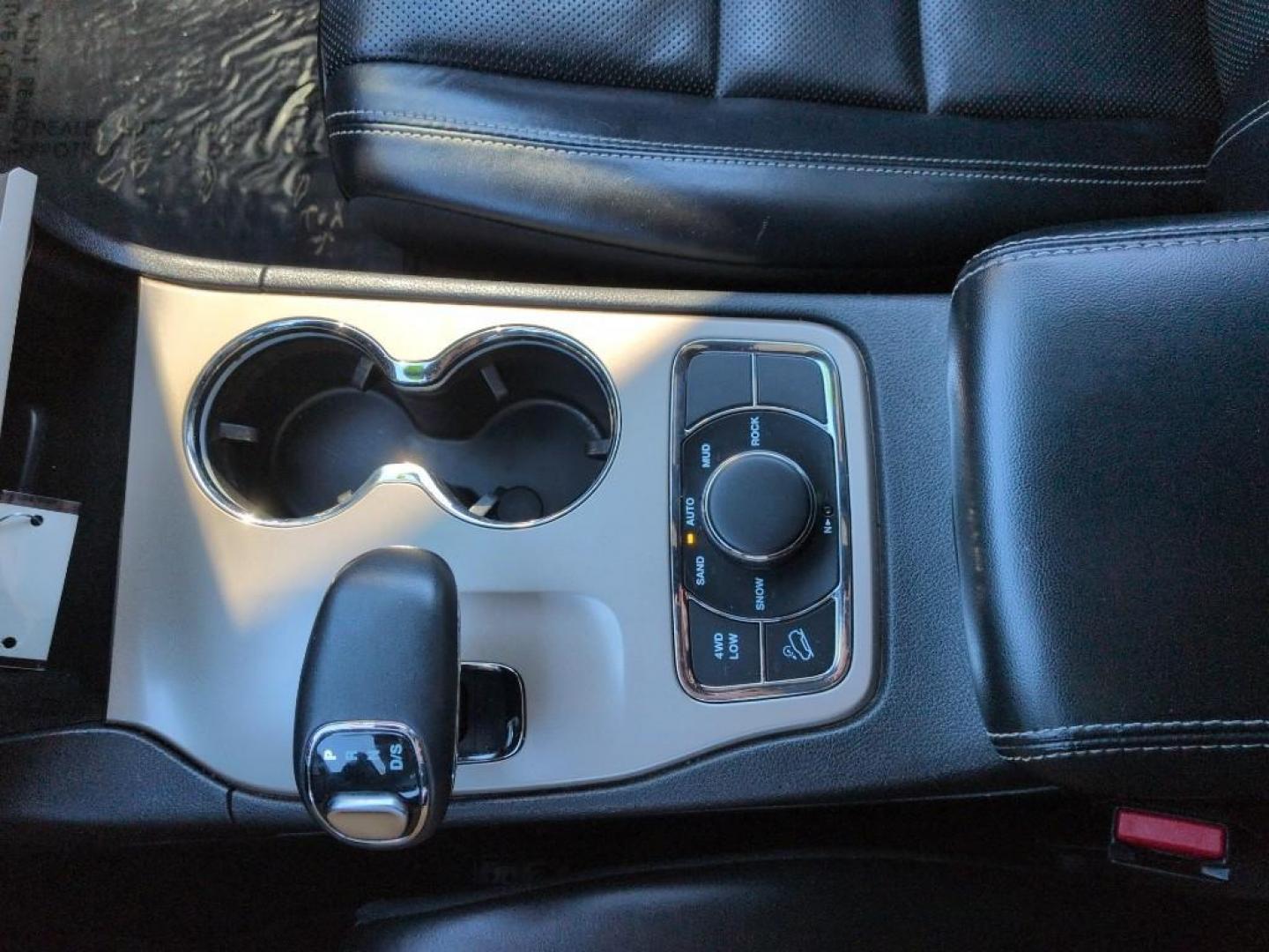 2015 BLACK Jeep Grand Cherokee Limited (1C4RJFBG9FC) with an V6, 3.6L engine, Automatic transmission, located at 10890 W. Colfax Ave., Lakewood, CO, 80215, (303) 274-7692, 39.739914, -105.120132 - Photo#13