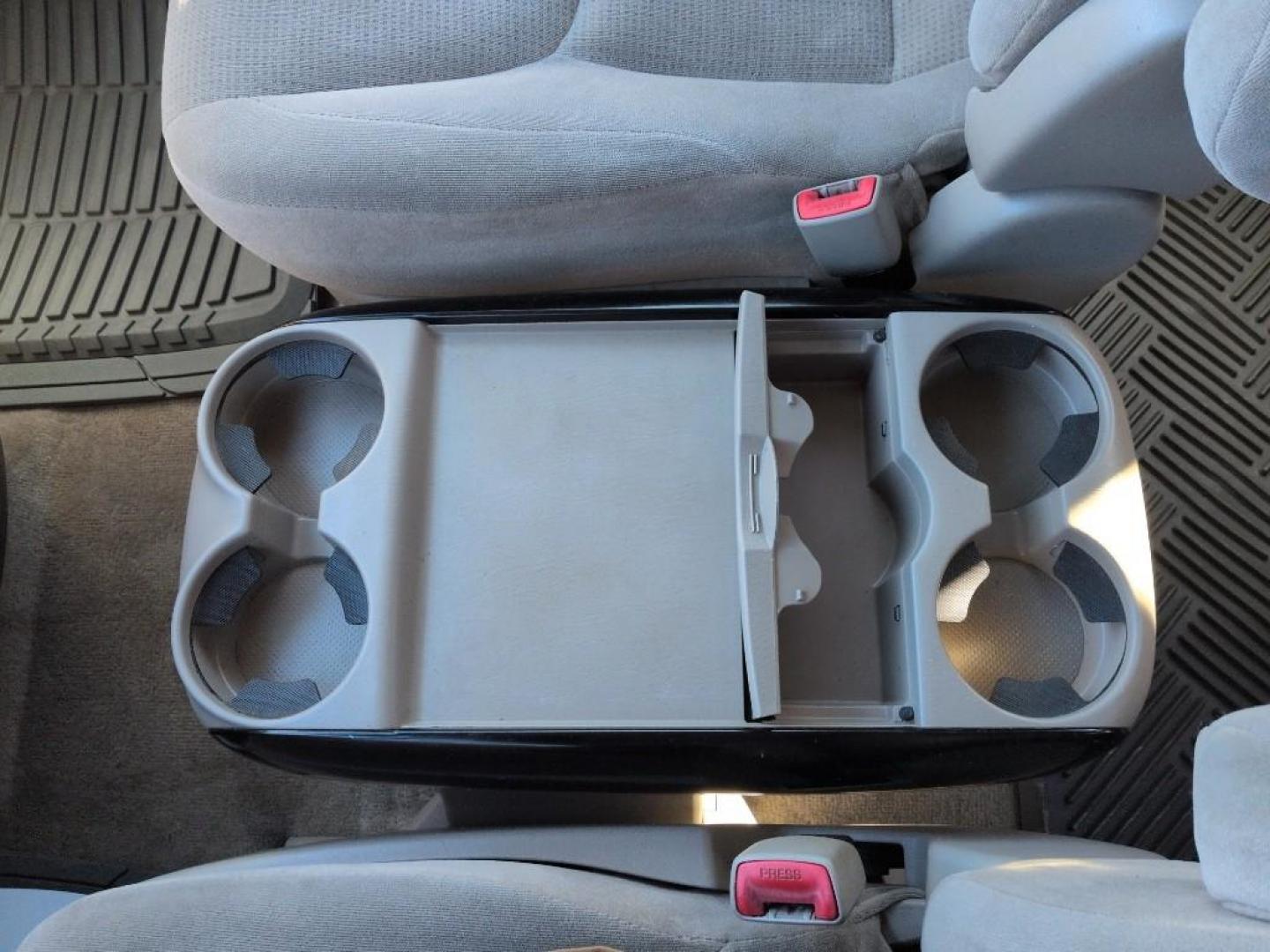 2005 GRAY Toyota Sienna LE AWD (5TDBA23C85S) with an V6, 3.3L engine, Automatic transmission, located at 10890 W. Colfax Ave., Lakewood, CO, 80215, (303) 274-7692, 39.739914, -105.120132 - Photo#14