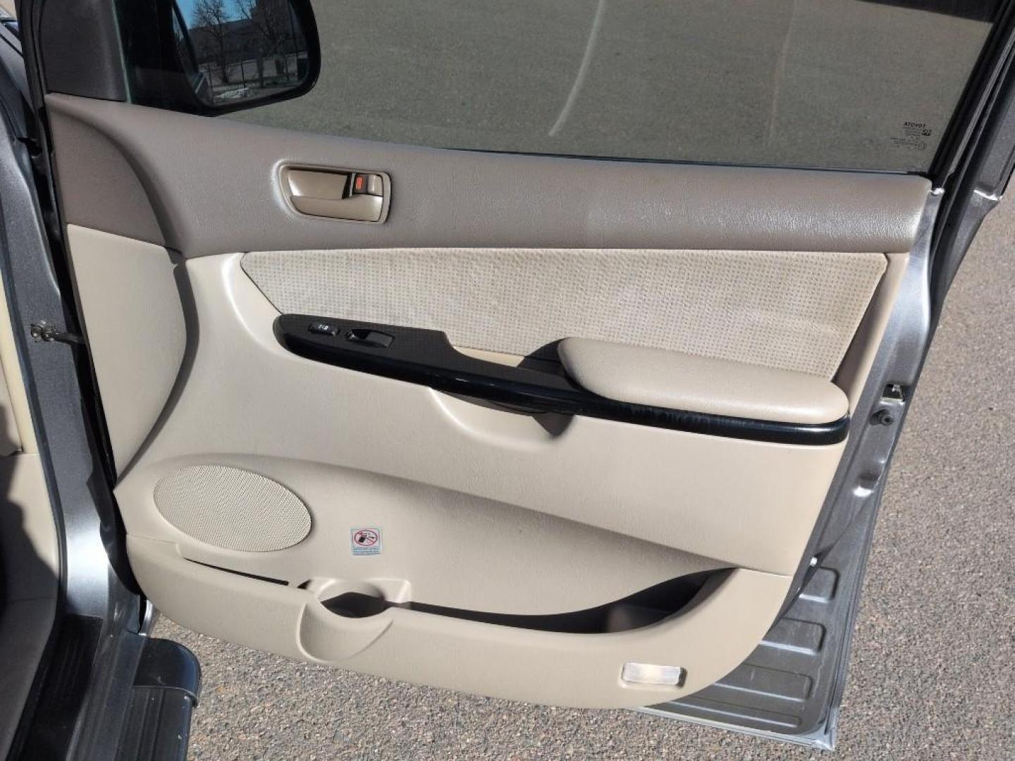 2005 GRAY Toyota Sienna LE AWD (5TDBA23C85S) with an V6, 3.3L engine, Automatic transmission, located at 10890 W. Colfax Ave., Lakewood, CO, 80215, (303) 274-7692, 39.739914, -105.120132 - Photo#18