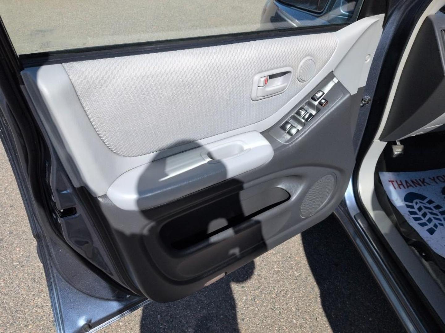 2005 BLUE Toyota Highlander LIMITED V6 4WD (JTEEP21A250) with an V6, 3.3L engine, Automatic transmission, located at 10890 W. Colfax Ave., Lakewood, CO, 80215, (303) 274-7692, 39.739914, -105.120132 - Photo#9