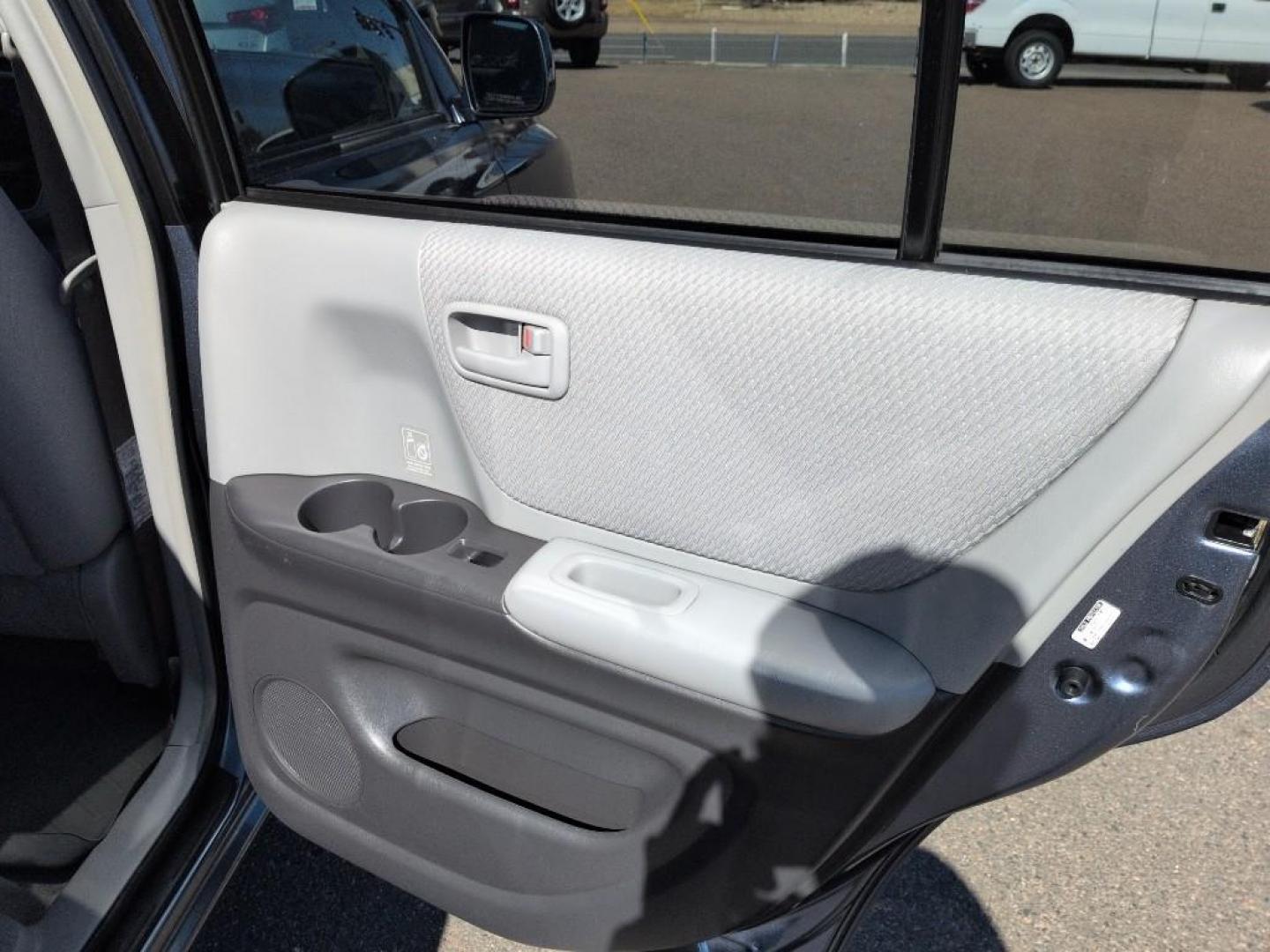 2005 BLUE Toyota Highlander LIMITED V6 4WD (JTEEP21A250) with an V6, 3.3L engine, Automatic transmission, located at 10890 W. Colfax Ave., Lakewood, CO, 80215, (303) 274-7692, 39.739914, -105.120132 - Photo#19