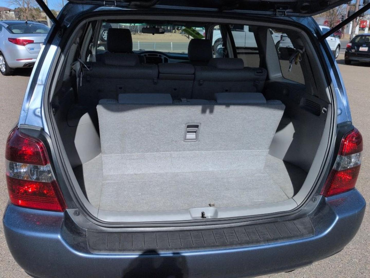 2005 BLUE Toyota Highlander LIMITED V6 4WD (JTEEP21A250) with an V6, 3.3L engine, Automatic transmission, located at 10890 W. Colfax Ave., Lakewood, CO, 80215, (303) 274-7692, 39.739914, -105.120132 - Photo#22