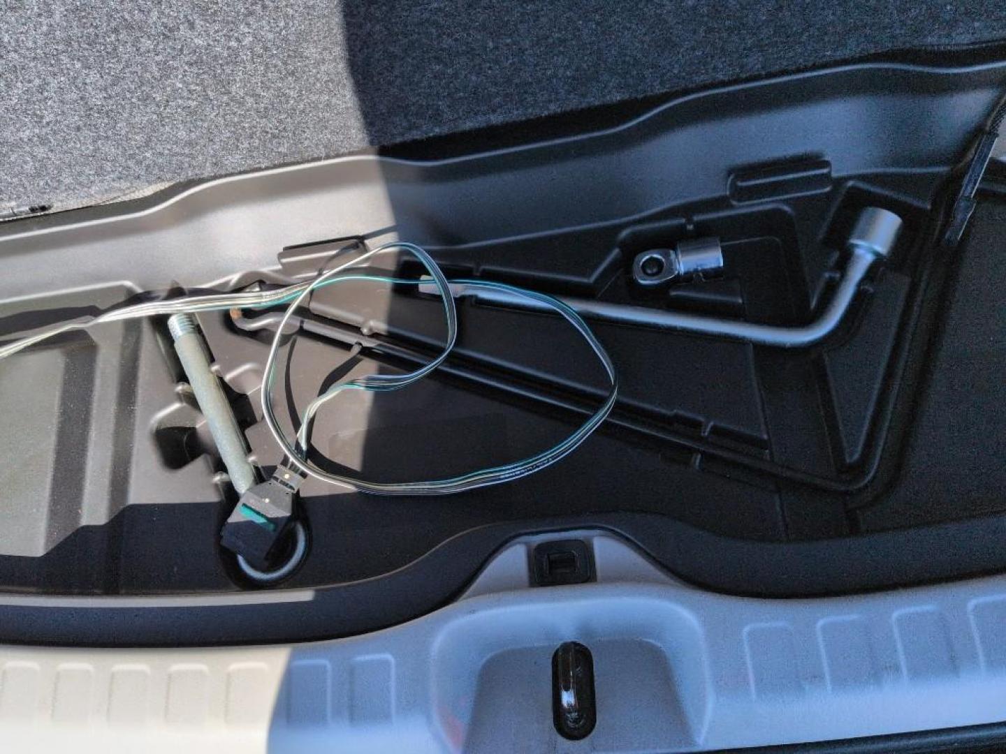 2005 BLUE Toyota Highlander LIMITED V6 4WD (JTEEP21A250) with an V6, 3.3L engine, Automatic transmission, located at 10890 W. Colfax Ave., Lakewood, CO, 80215, (303) 274-7692, 39.739914, -105.120132 - Photo#24