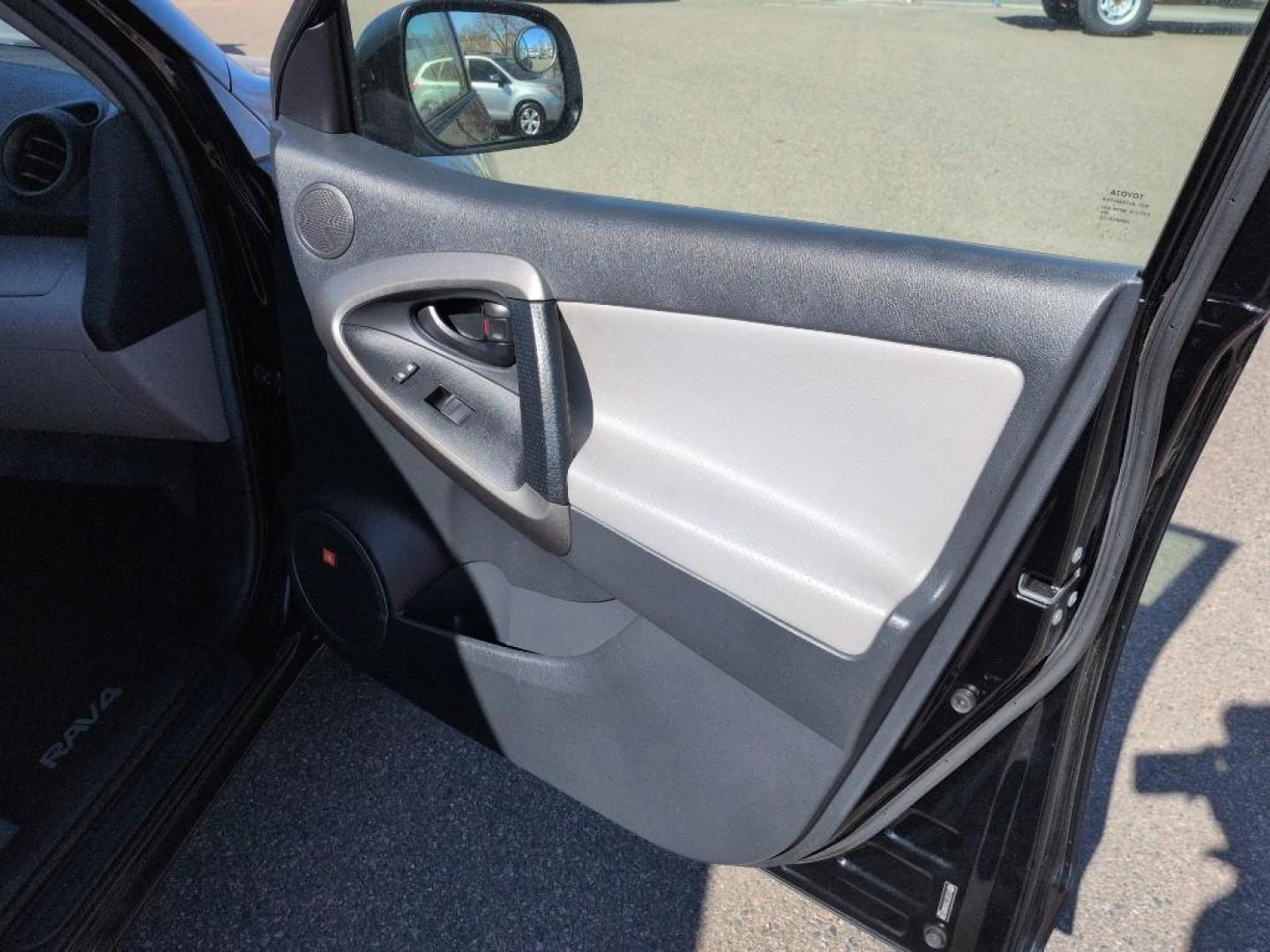 2009 BLACK Toyota RAV4 Limited (2T3ZF31VX9W) with an 4 Cyl, 2.5L engine, Automatic transmission, located at 10890 W. Colfax Ave., Lakewood, CO, 80215, (303) 274-7692, 39.739914, -105.120132 - Photo#18