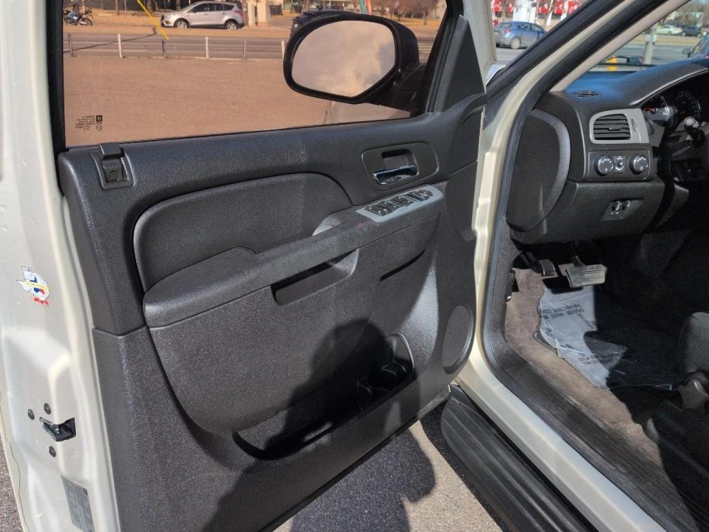 2010 GOLD Chevrolet Suburban LS (1GNUKHE34AR) with an V8, 5.3L engine, Automatic transmission, located at 10890 W. Colfax Ave., Lakewood, CO, 80215, (303) 274-7692, 39.739914, -105.120132 - Photo#8