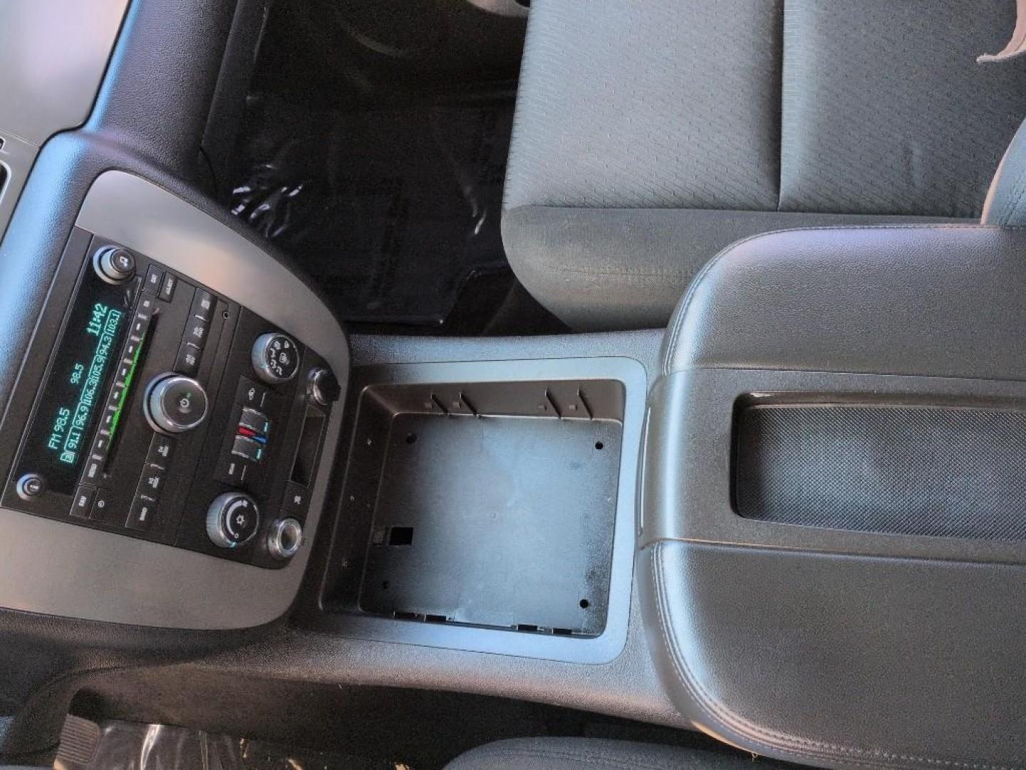 2010 GOLD Chevrolet Suburban LS (1GNUKHE34AR) with an V8, 5.3L engine, Automatic transmission, located at 10890 W. Colfax Ave., Lakewood, CO, 80215, (303) 274-7692, 39.739914, -105.120132 - Photo#14